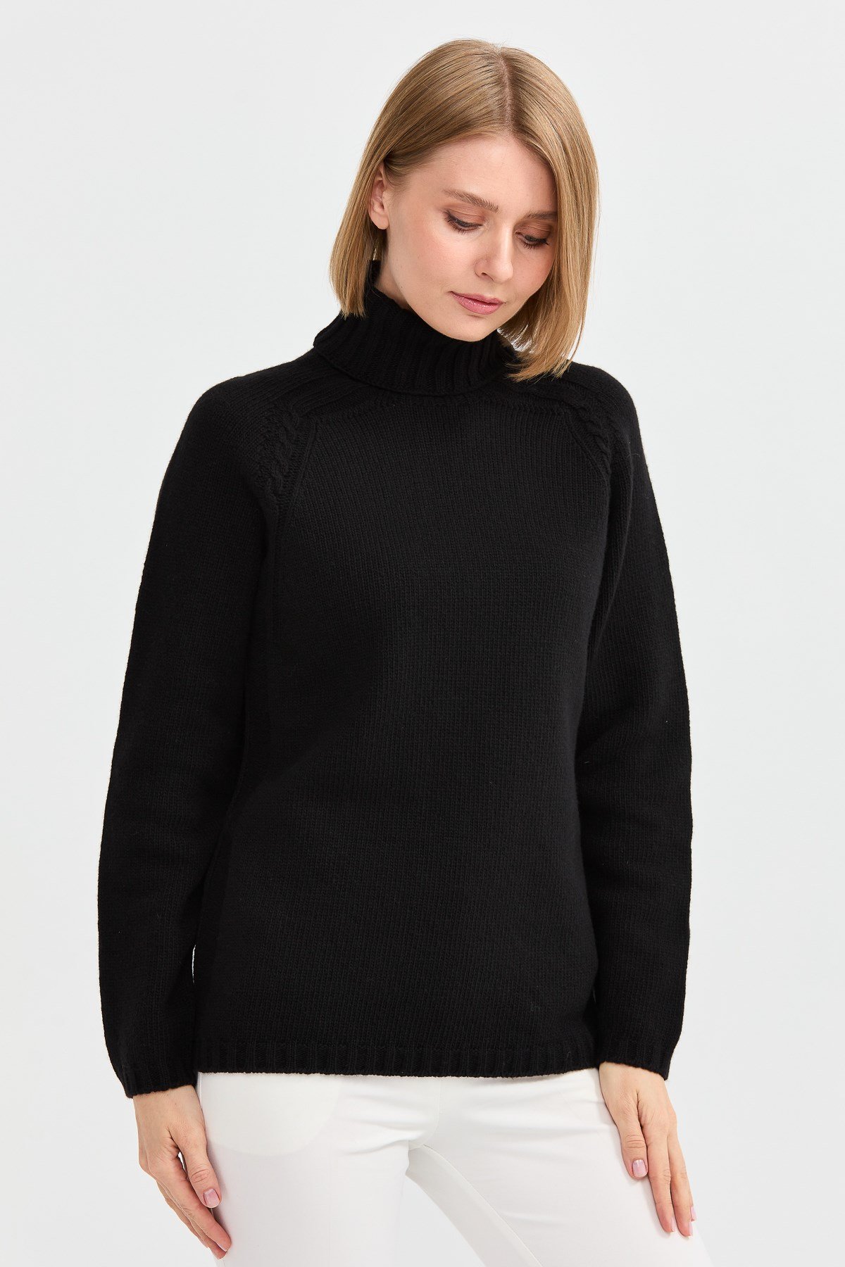 22097Kadın Tam Balıkçı Yaka Omzu Saç Örgülü Yün Kazak Siyah