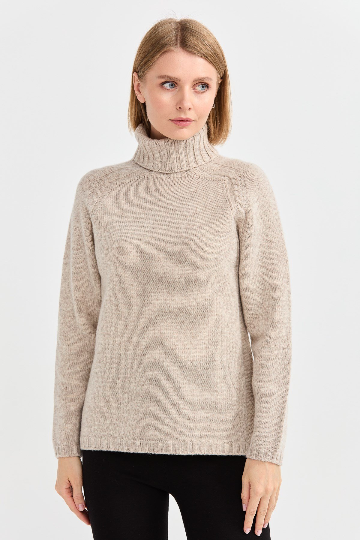 22097Kadın Tam Balıkçı Yaka Omzu Saç Örgülü Yün Kazak V.Bej