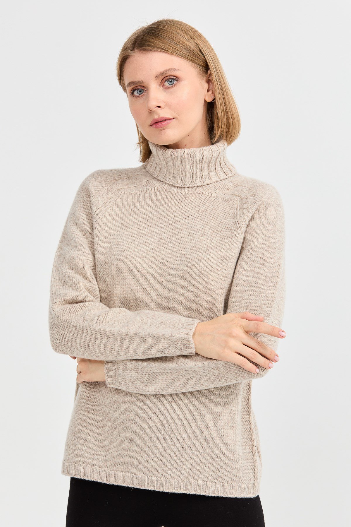 22097Kadın Tam Balıkçı Yaka Omzu Saç Örgülü Yün Kazak V.Bej