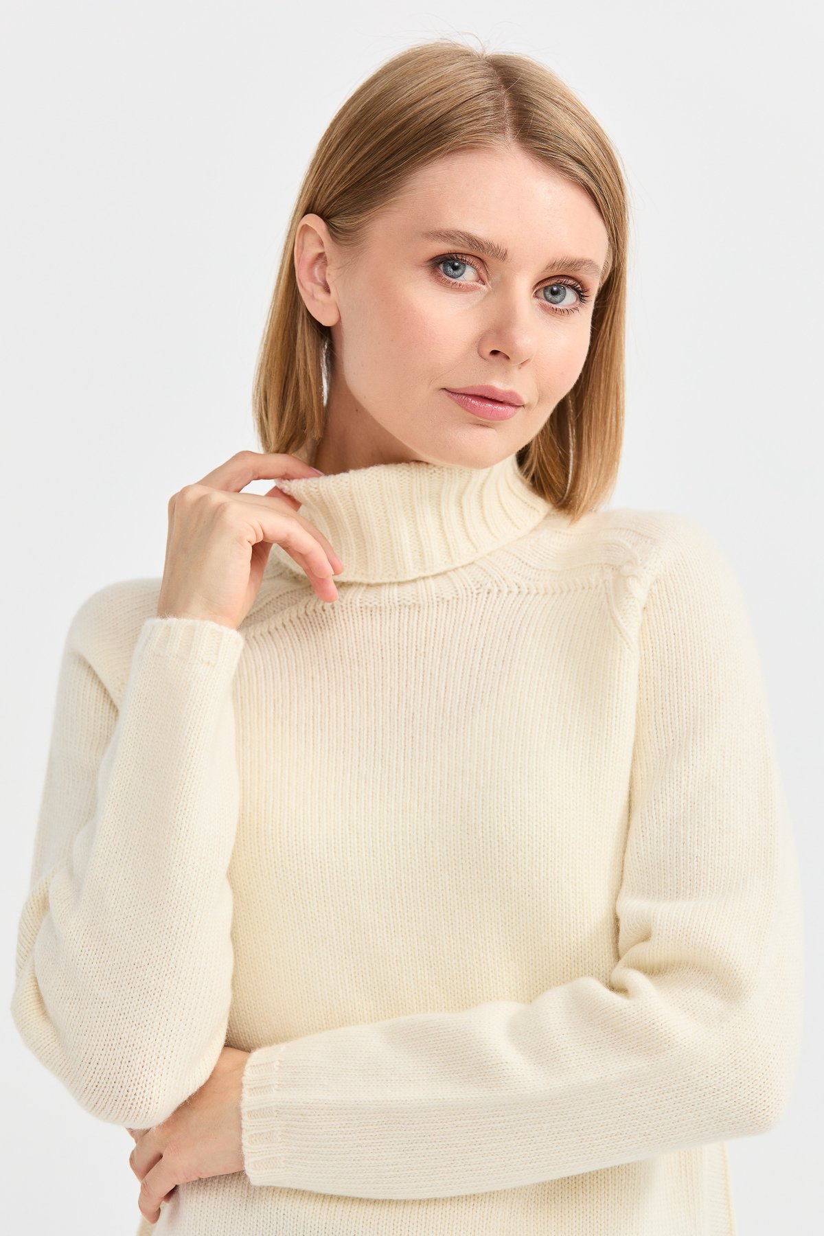 22097Kadın Tam Balıkçı Yaka Omzu Saç Örgülü Yün Kazak Kemik