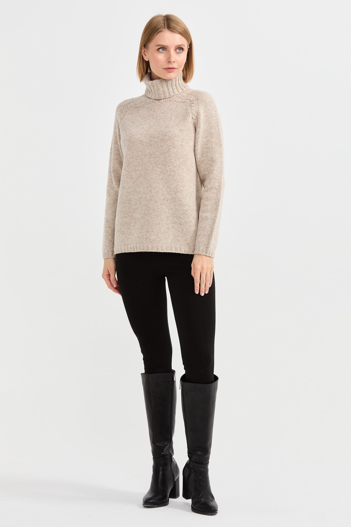 22097Kadın Tam Balıkçı Yaka Omzu Saç Örgülü Yün Kazak V.Bej