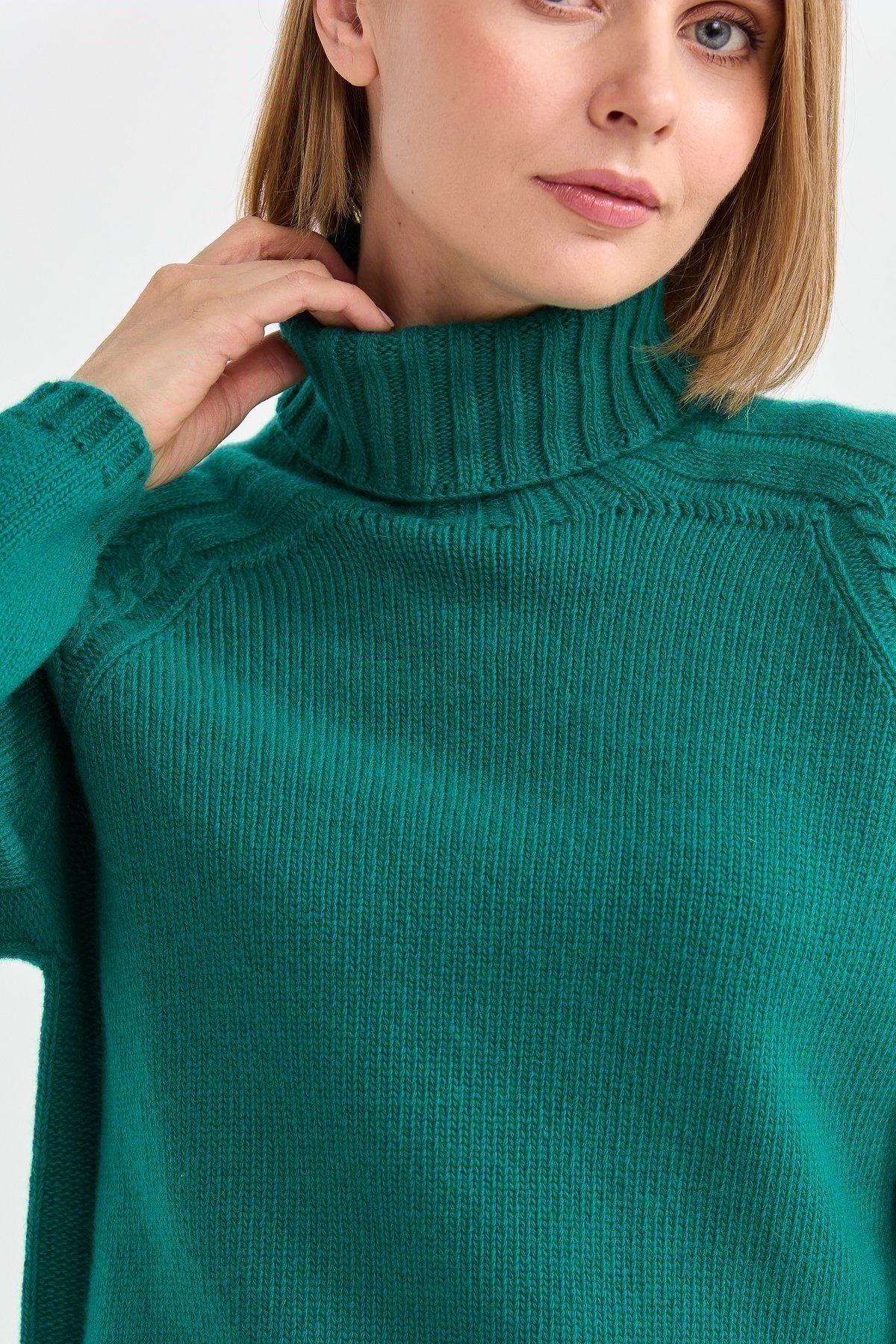 22097Kadın Tam Balıkçı Yaka Omzu Saç Örgülü Yün Kazak A.Ö.Başı