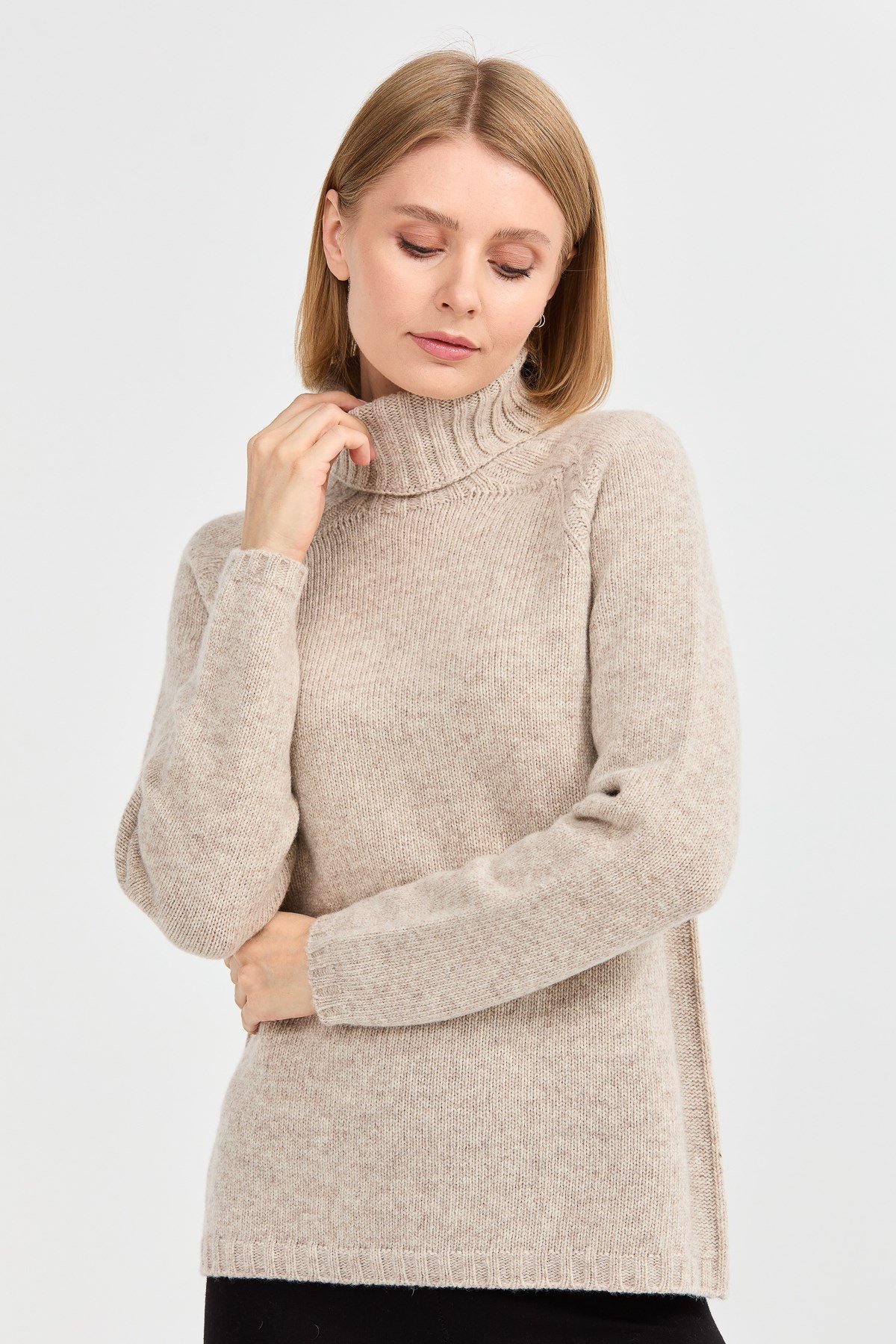 22097Kadın Tam Balıkçı Yaka Omzu Saç Örgülü Yün Kazak V.Bej