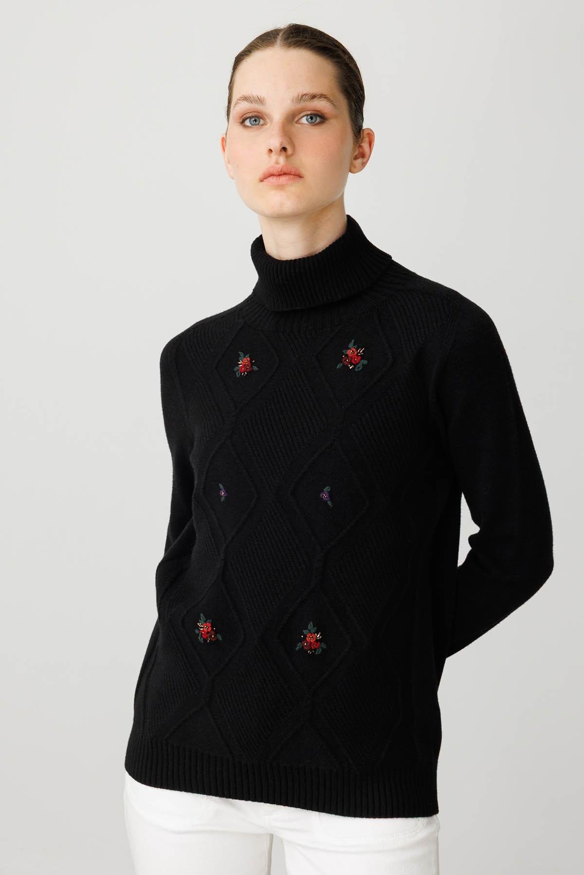 25209Kadın Tam Balıkçı Yaka Önü Baklava İşlemeli Kazak Siyah