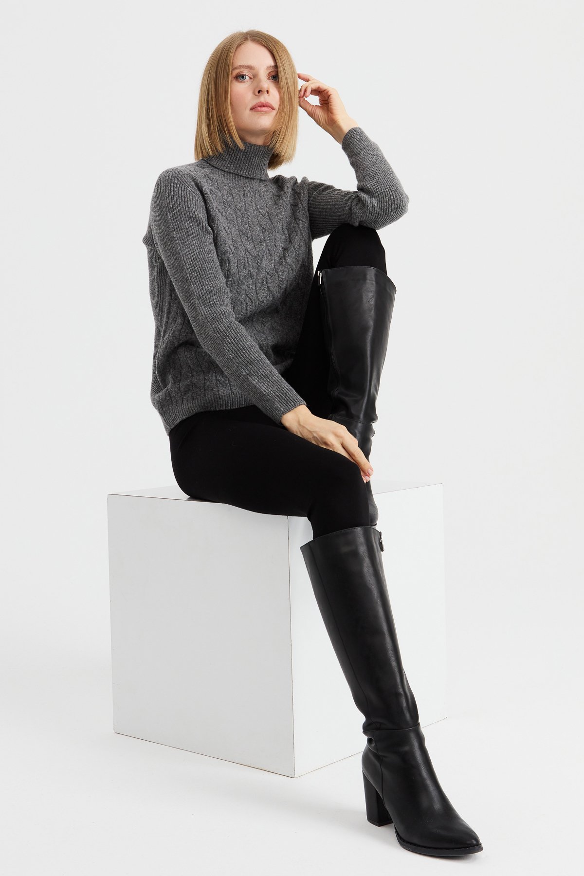 23153Kadın Tam Balıkçı Yaka Önü Yürütmeli Yün Kazak Füme