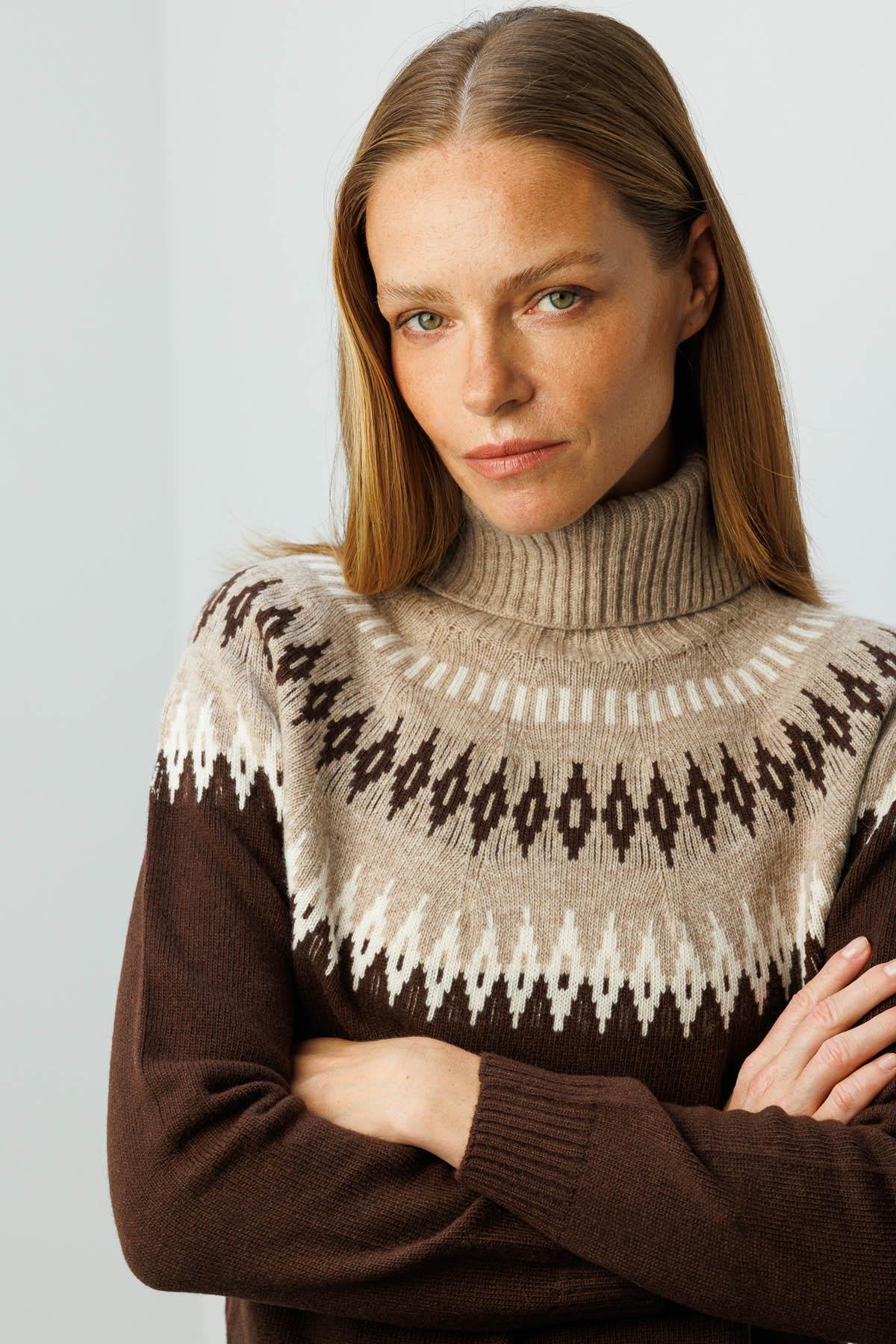 25219Kadın Tam Balıkçı Yaka Robası Baklavalı Yün Kazak M.Kahve