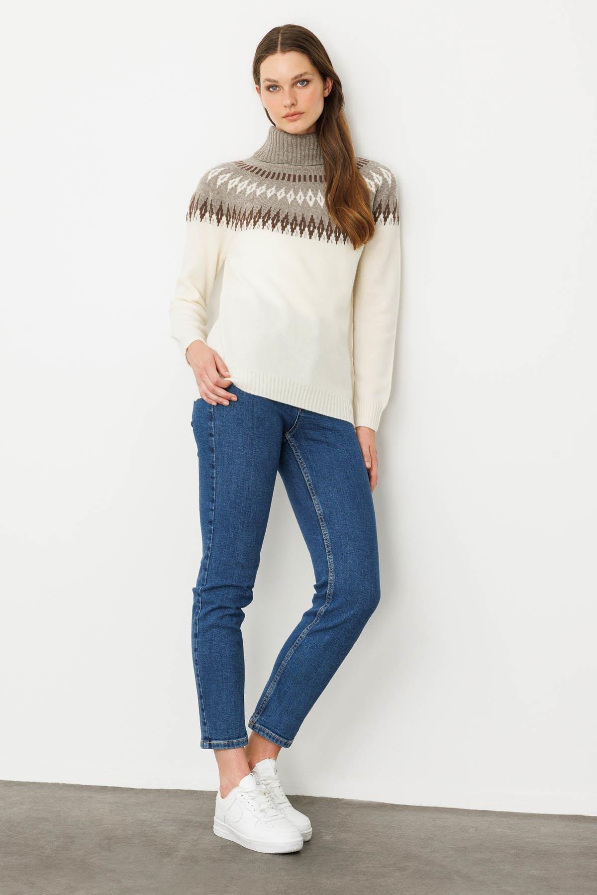 25219Kadın Tam Balıkçı Yaka Robası Baklavalı Yün Kazak Kemik