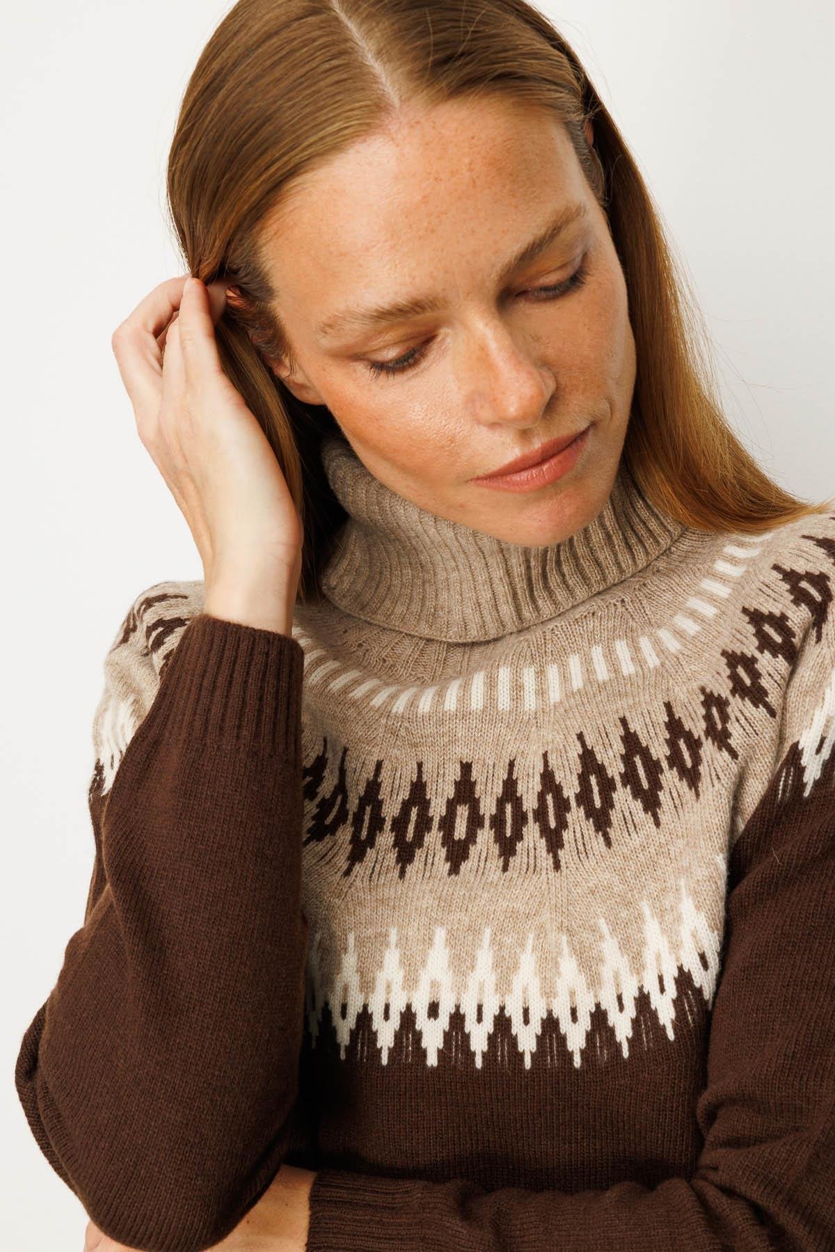 25219Kadın Tam Balıkçı Yaka Robası Baklavalı Yün Kazak M.Kahve