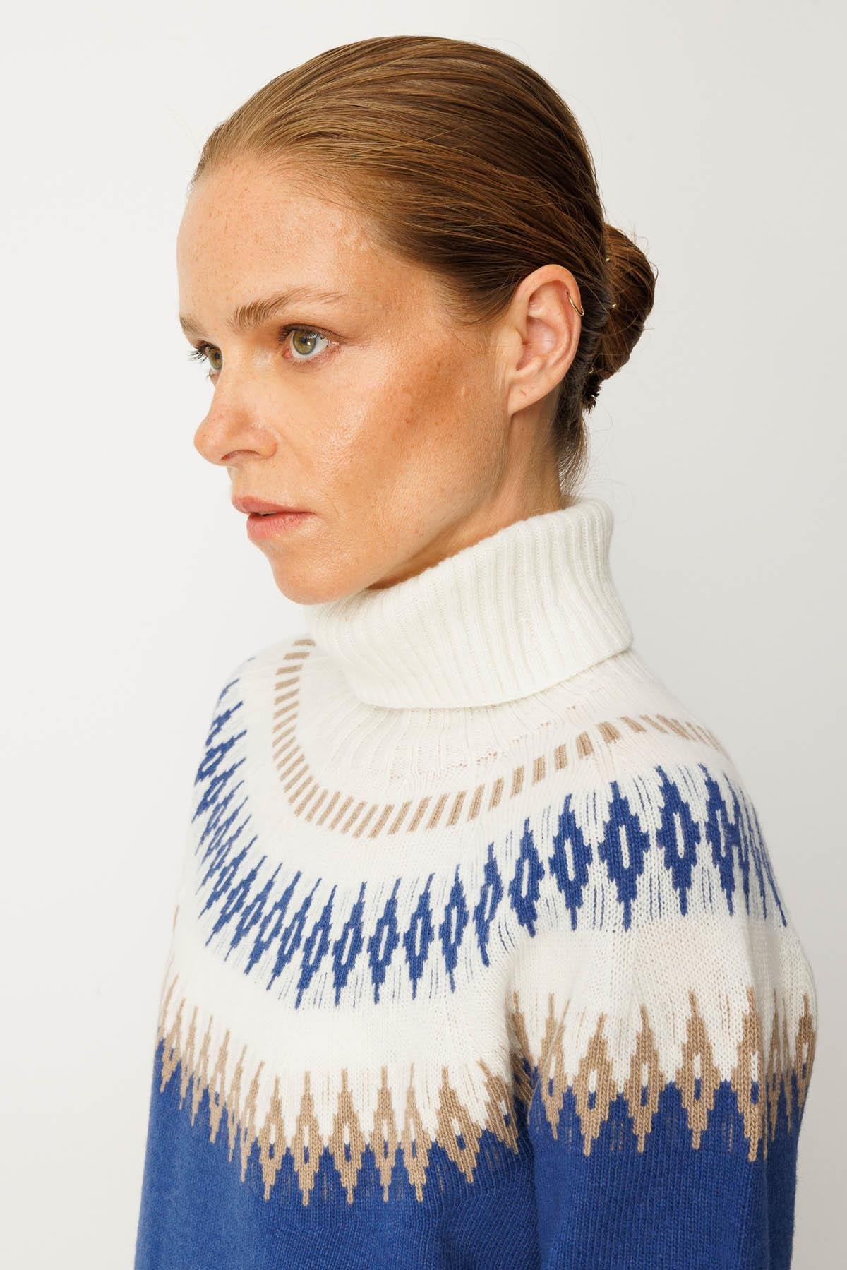 25219Kadın Tam Balıkçı Yaka Robası Baklavalı Yün Kazak Mavi