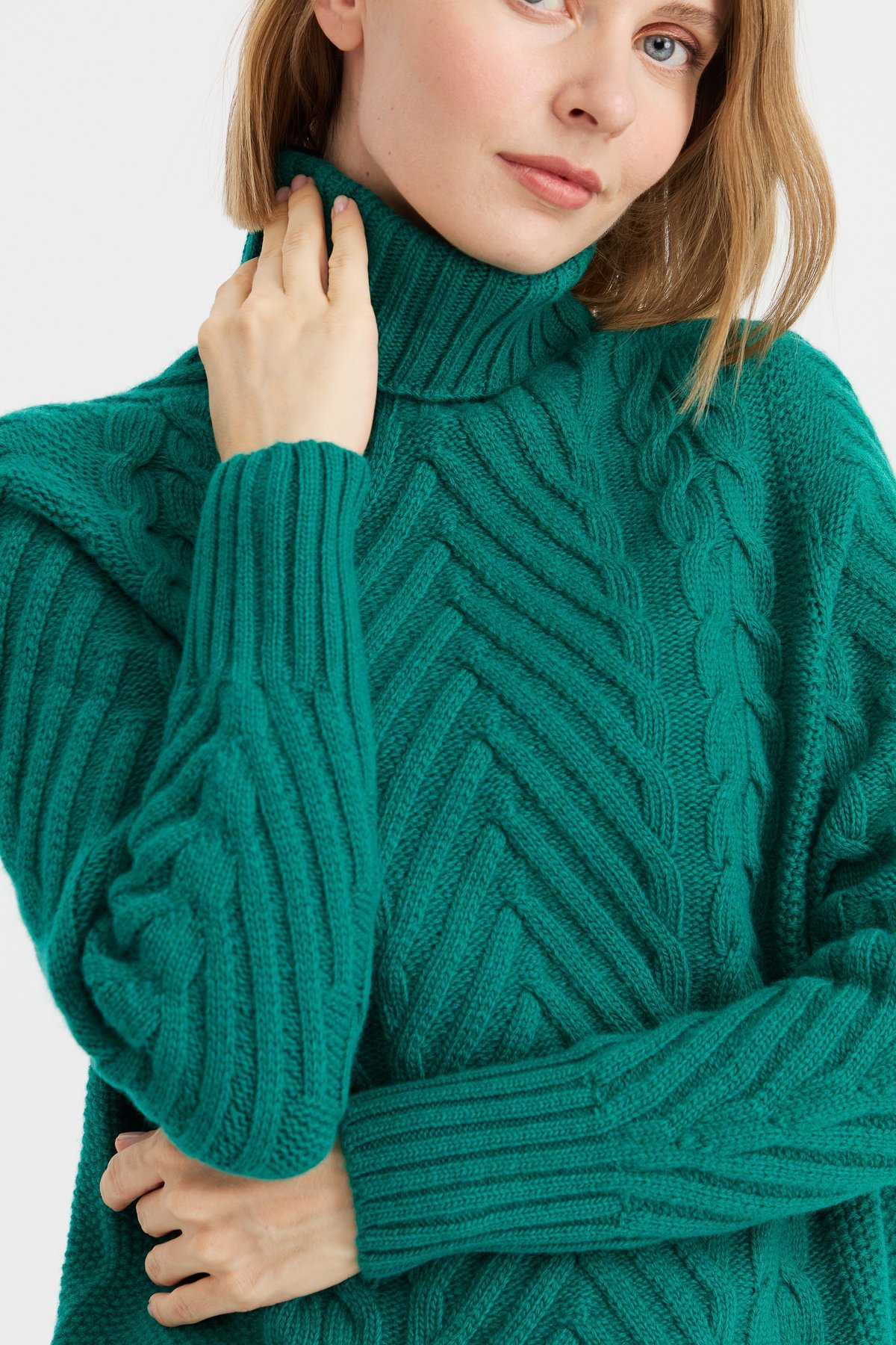 23200Kadın Tam Balıkçı Yaka Saç Yürütme Örgülü Yün Kazak A.Ö.Başı