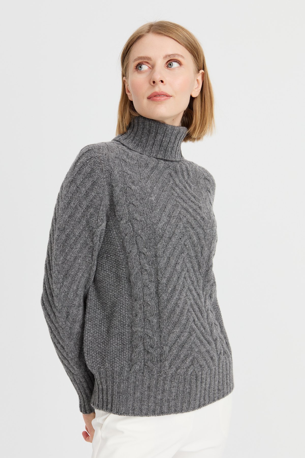 23200Kadın Tam Balıkçı Yaka Saç Yürütme Örgülü Yün Kazak Füme