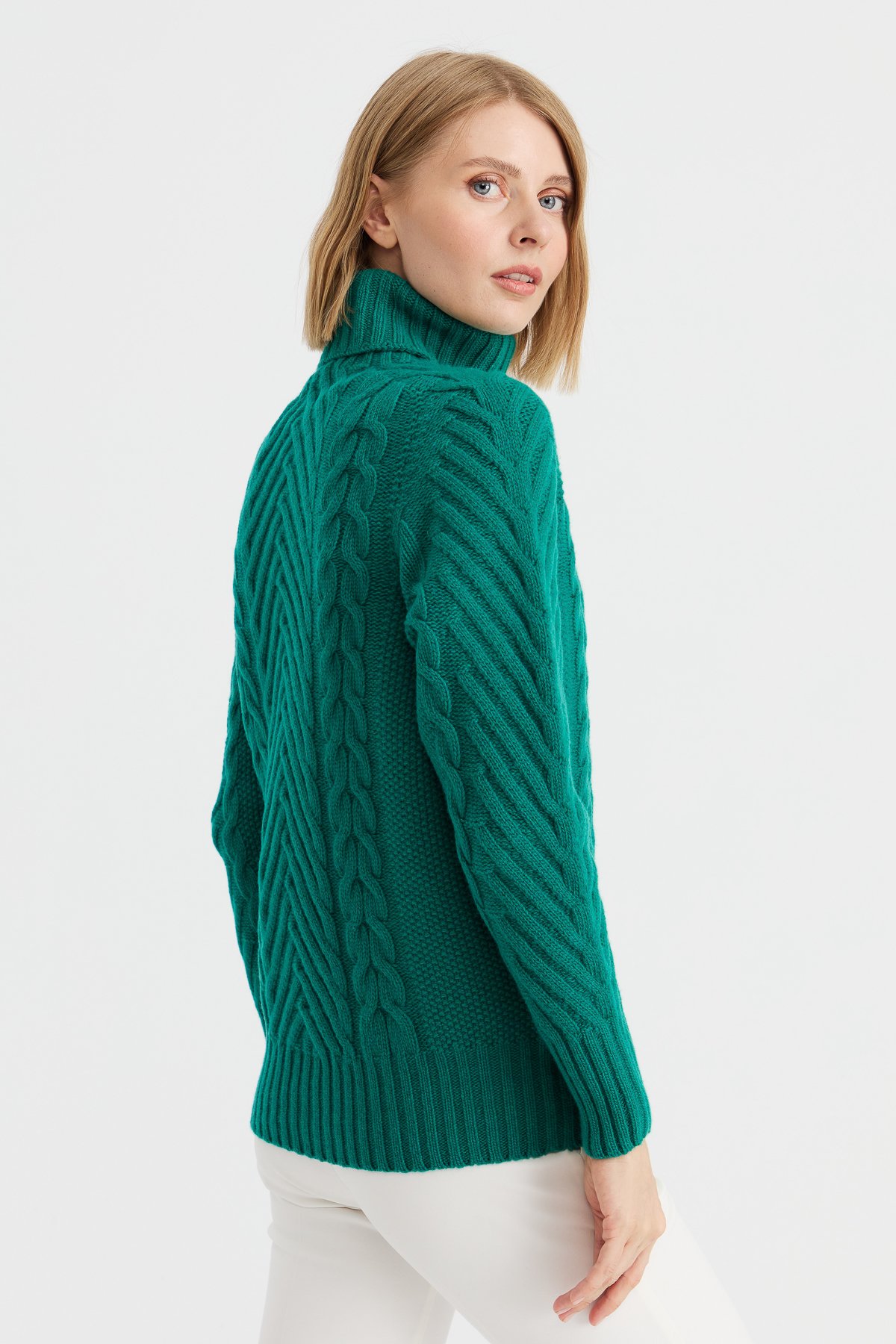 23200Kadın Tam Balıkçı Yaka Saç Yürütme Örgülü Yün Kazak A.Ö.Başı