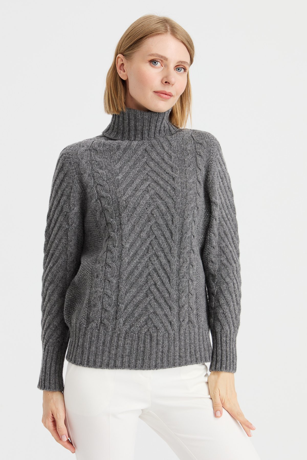 23200Kadın Tam Balıkçı Yaka Saç Yürütme Örgülü Yün Kazak Füme