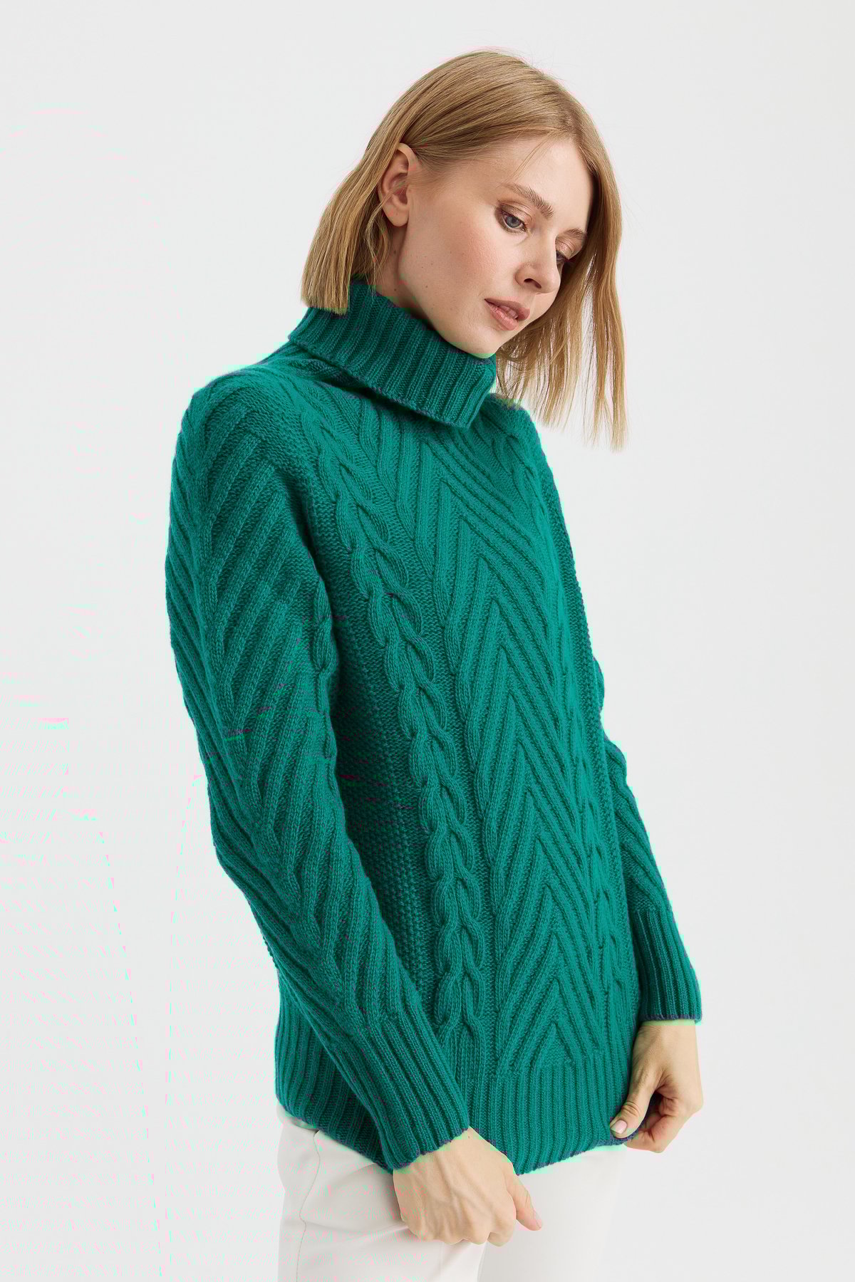 23200Kadın Tam Balıkçı Yaka Saç Yürütme Örgülü Yün Kazak A.Ö.Başı