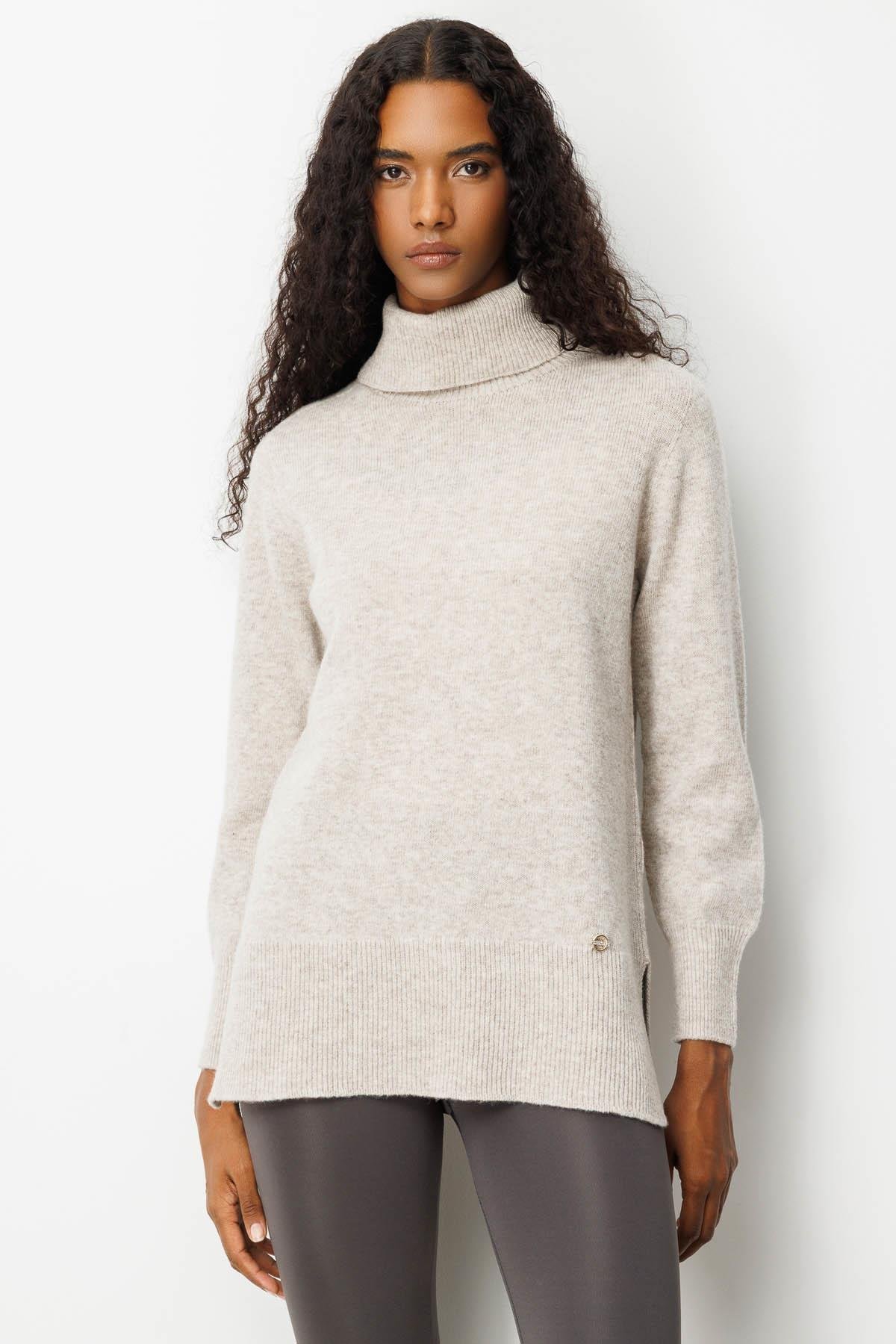 25215Kadın Tam Balıkçı Yaka Yanı Yırtmaçlı Yün Kazak V.Bej