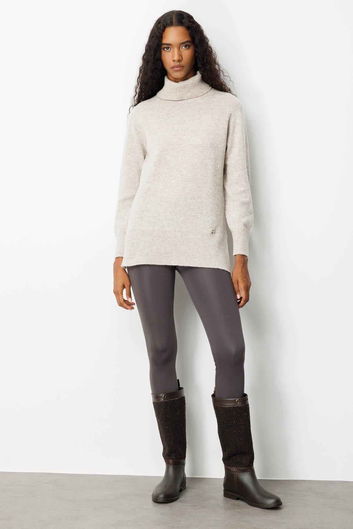 25215Kadın Tam Balıkçı Yaka Yanı Yırtmaçlı Yün Kazak V.Bej