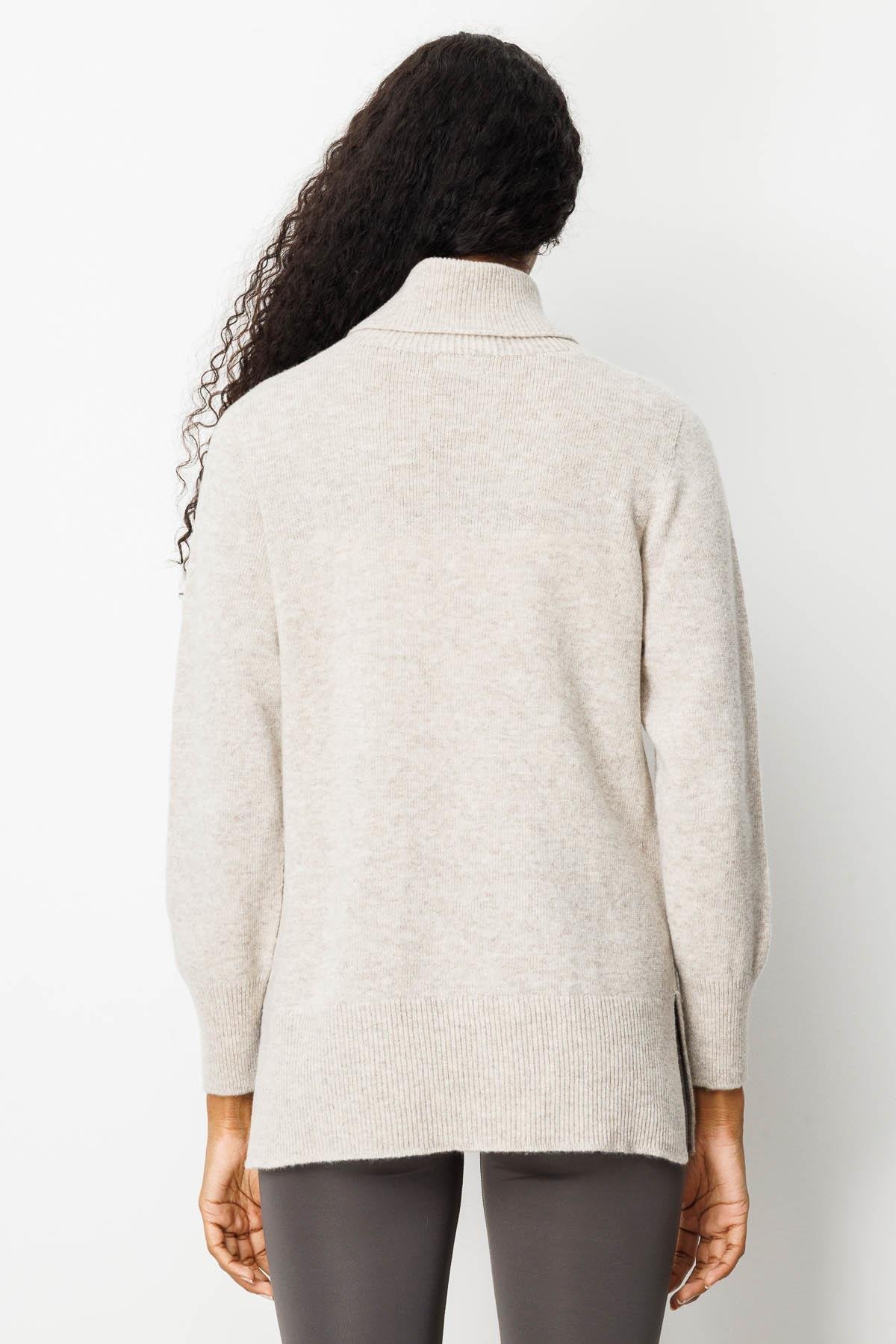 25215Kadın Tam Balıkçı Yaka Yanı Yırtmaçlı Yün Kazak V.Bej