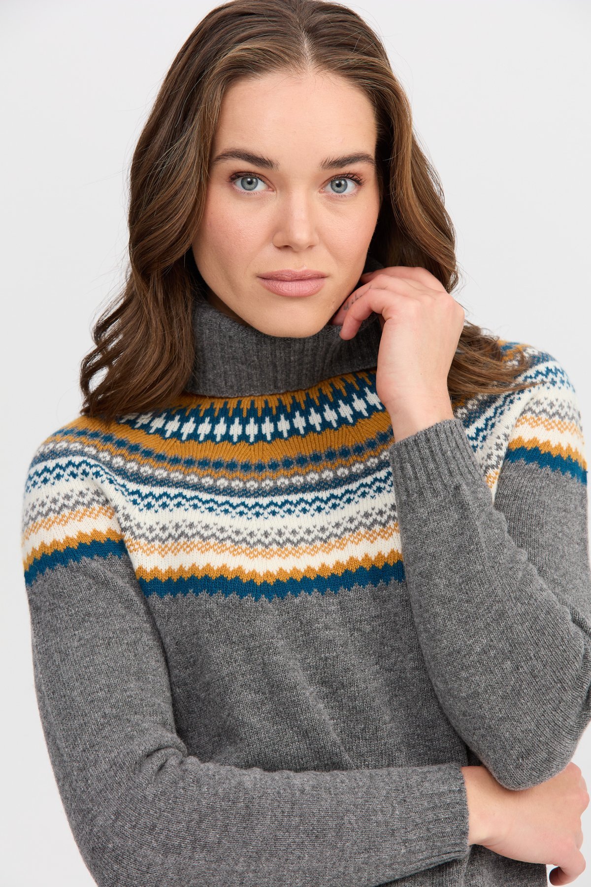 22087Kadın Tam Balıkçı Yaka Yün Kazak Füme