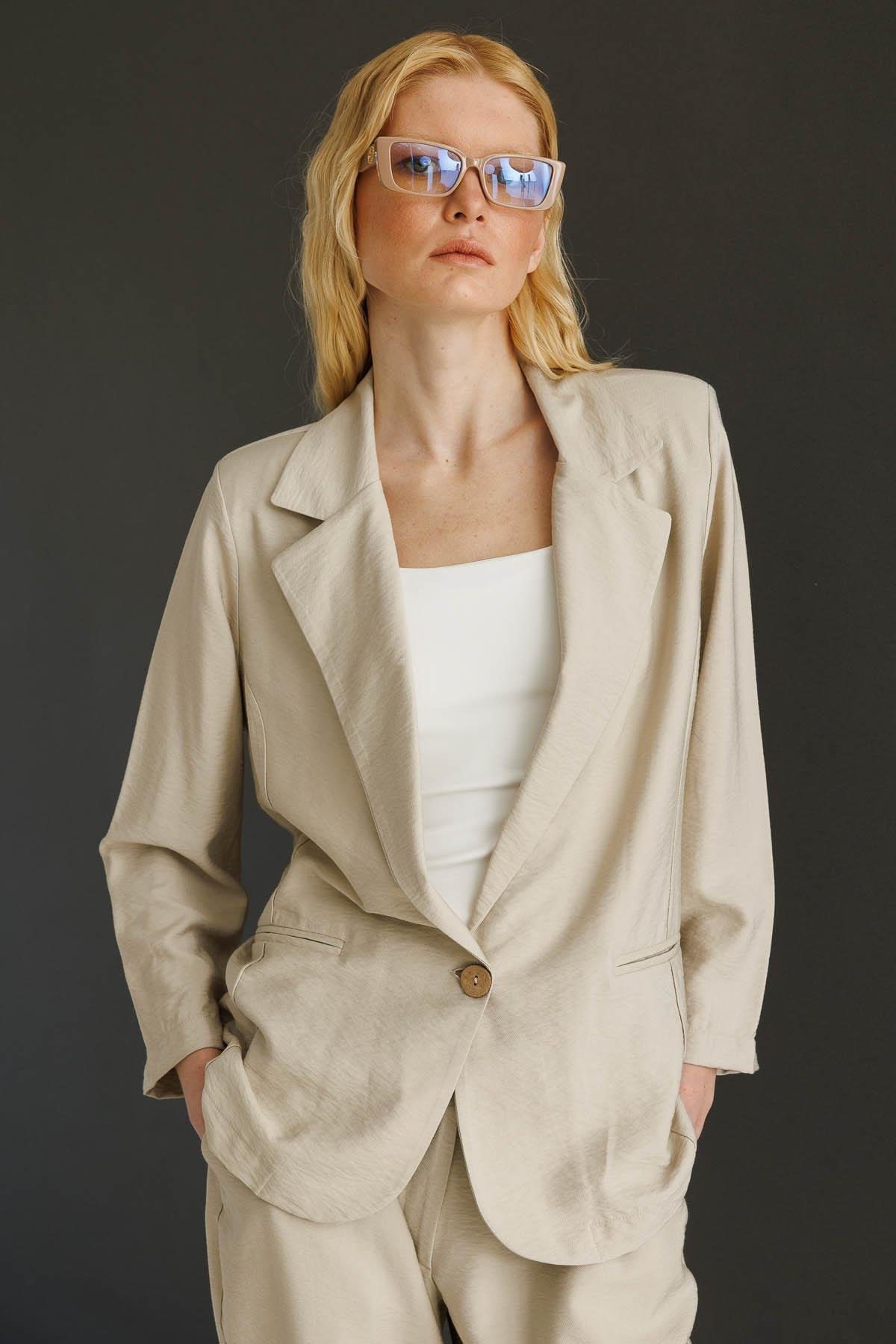 25878Kadın Tek Düğmeli Keten Ceket Bej