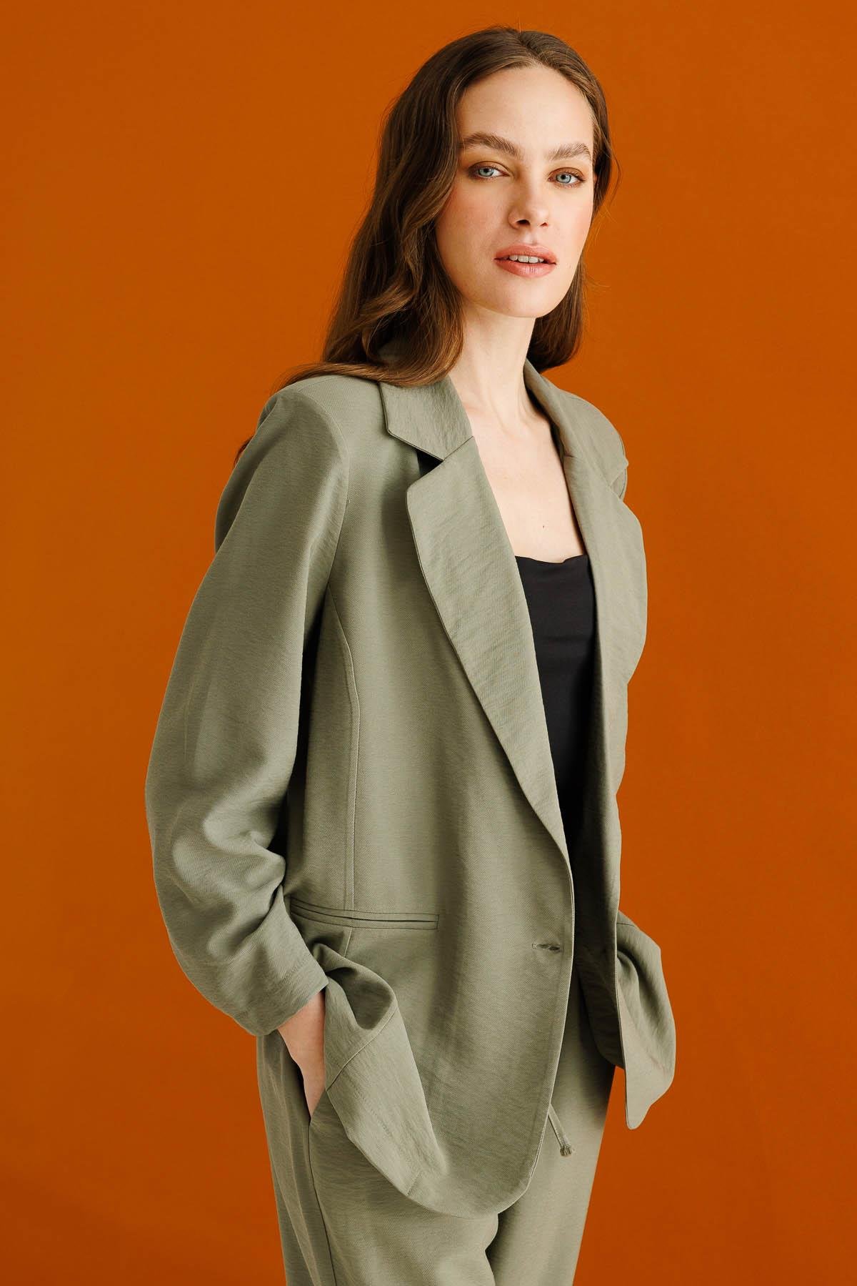 25878Kadın Tek Düğmeli Keten Ceket Haki