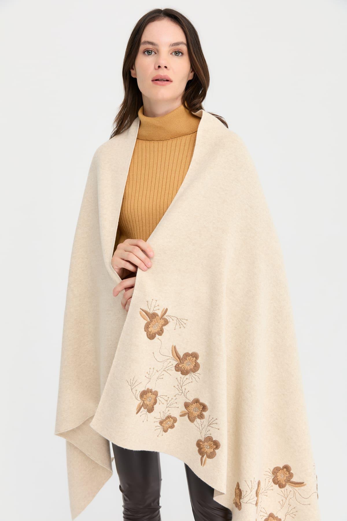 24031Kadın Tek Yanı Çiçek İşlemeli Şal T.Melanj
