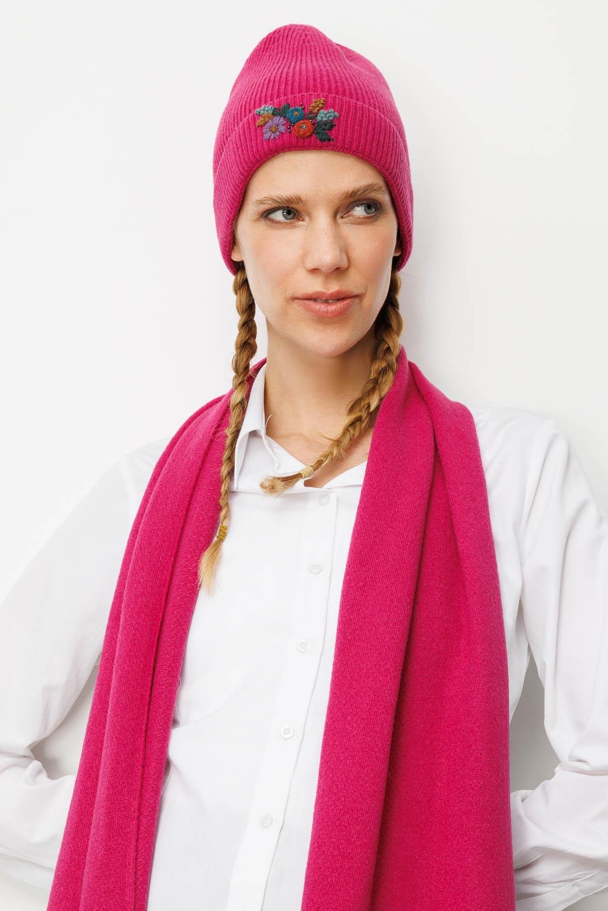 25071Kadın Tek Yanı Rokoko Nakış İşlemeli Yün Kaşkol Sıklamen