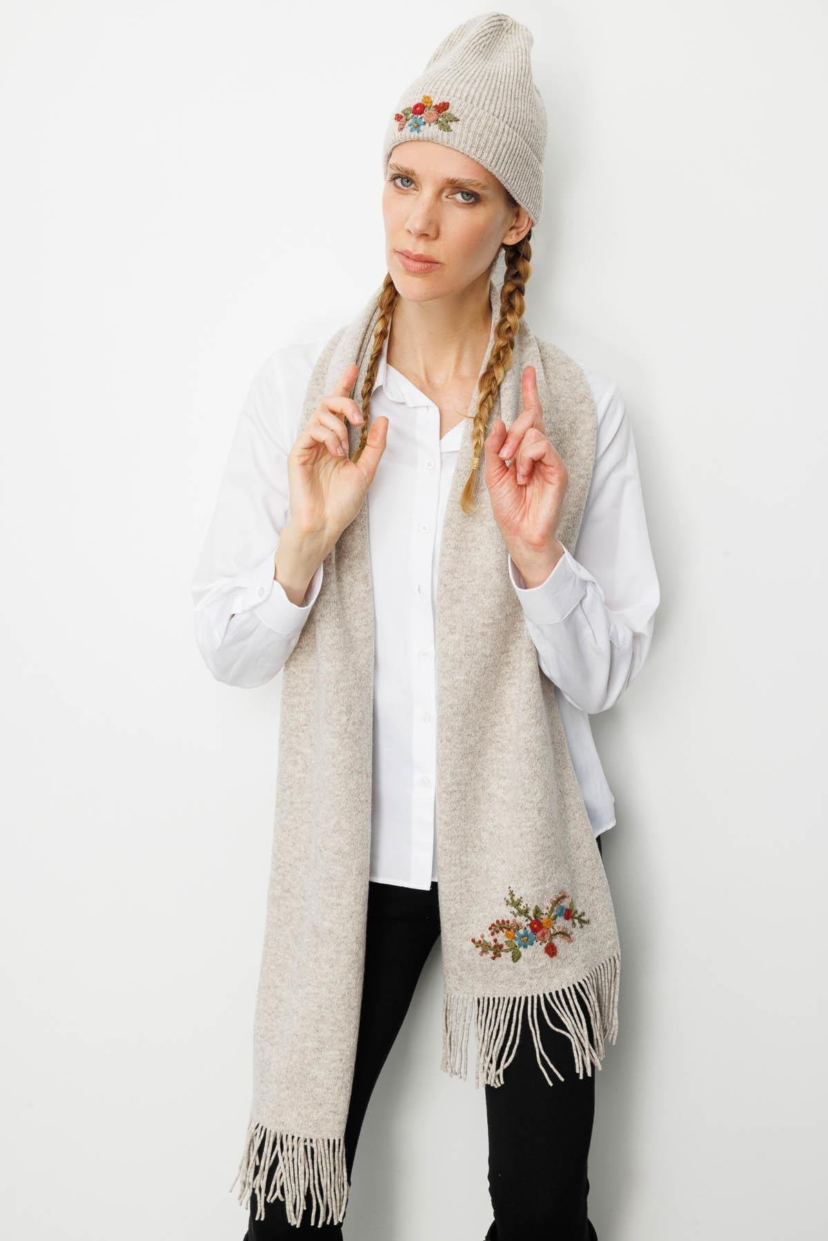 25071Kadın Tek Yanı Rokoko Nakış İşlemeli Yün Kaşkol V.Bej