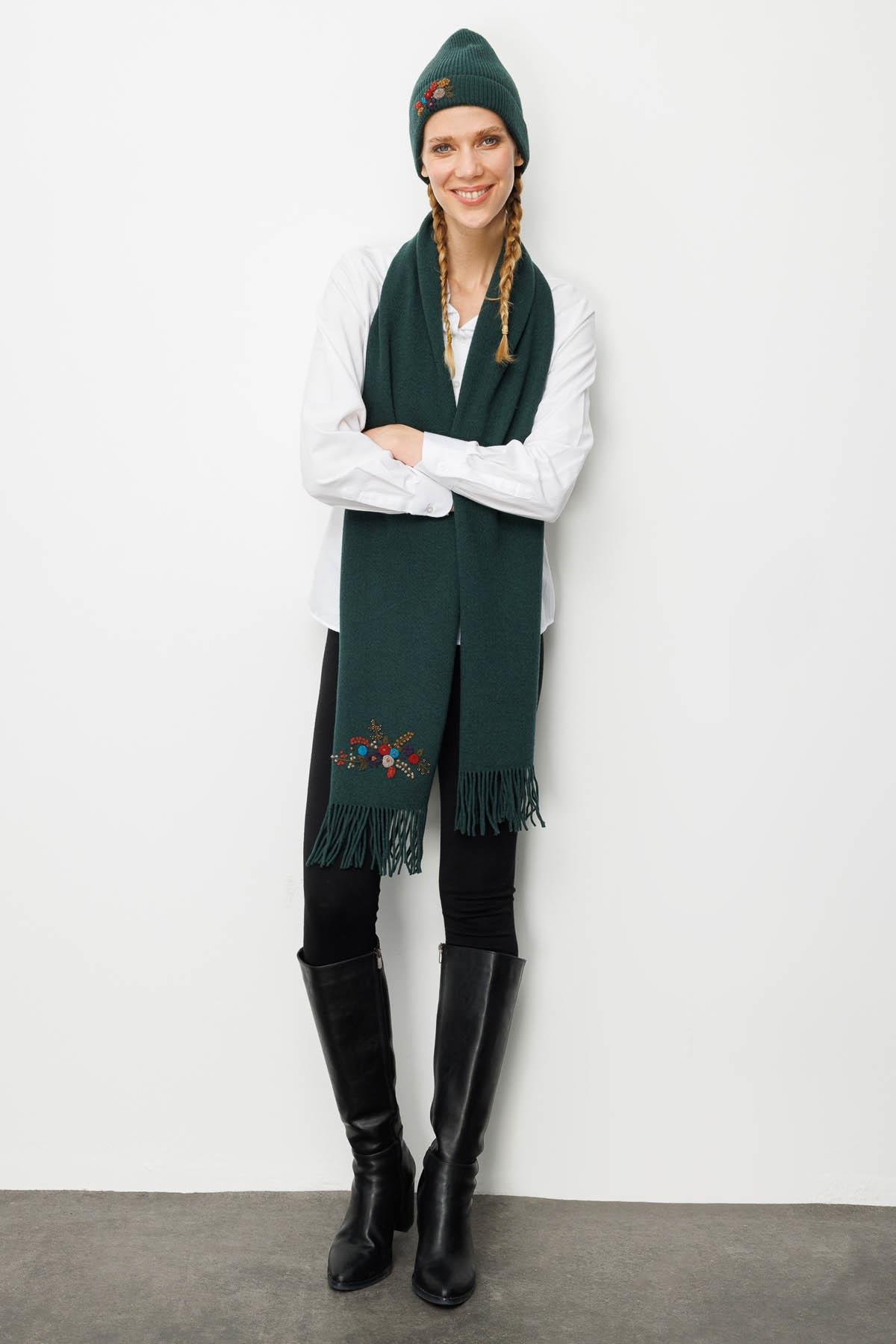 25071Kadın Tek Yanı Rokoko Nakış İşlemeli Yün Kaşkol Yeşil