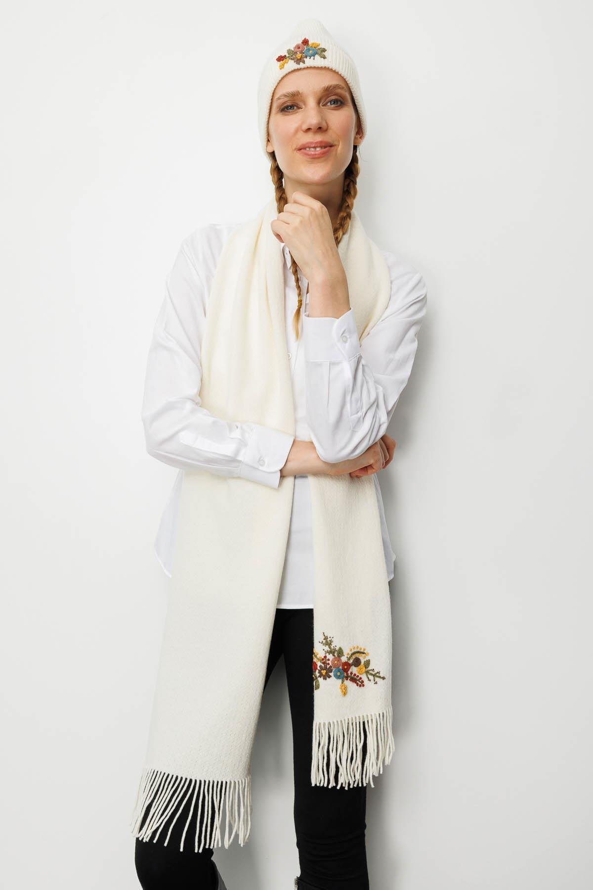 25071Kadın Tek Yanı Rokoko Nakış İşlemeli Yün Kaşkol Kemik