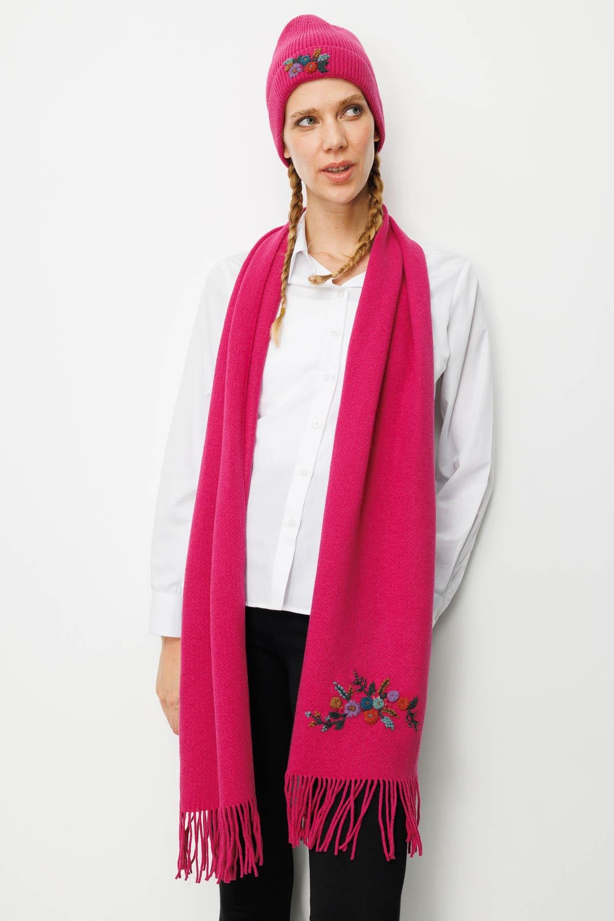 25071Kadın Tek Yanı Rokoko Nakış İşlemeli Yün Kaşkol Sıklamen