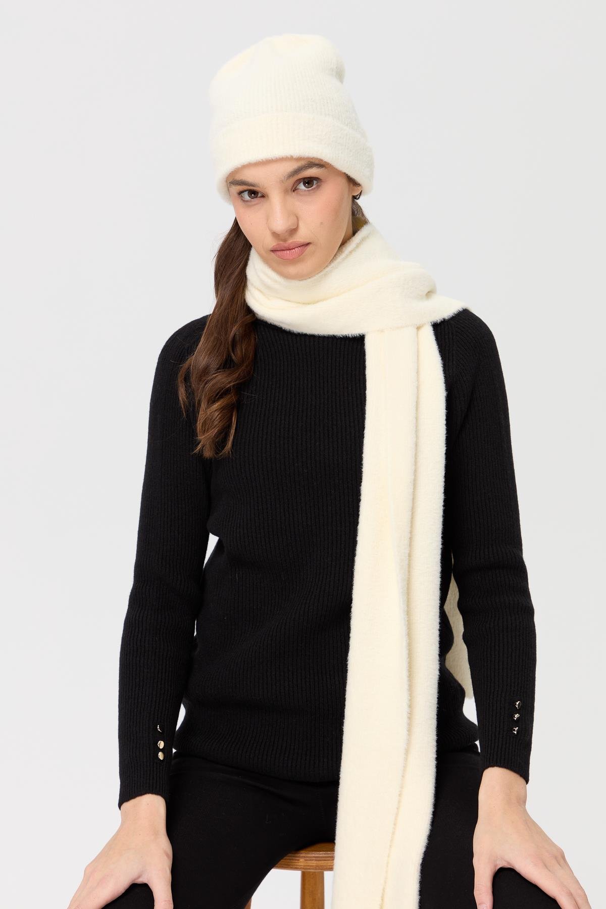 23280Kadın Triko Afrodit Bere Kemik