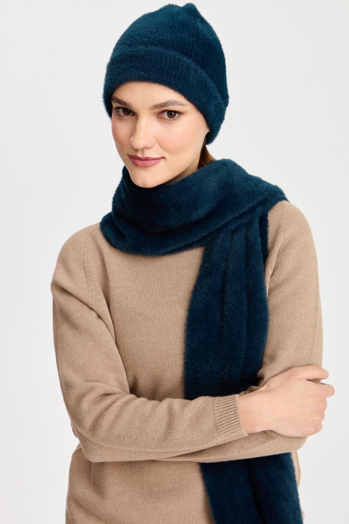 23280Women's Knitwear Beanie