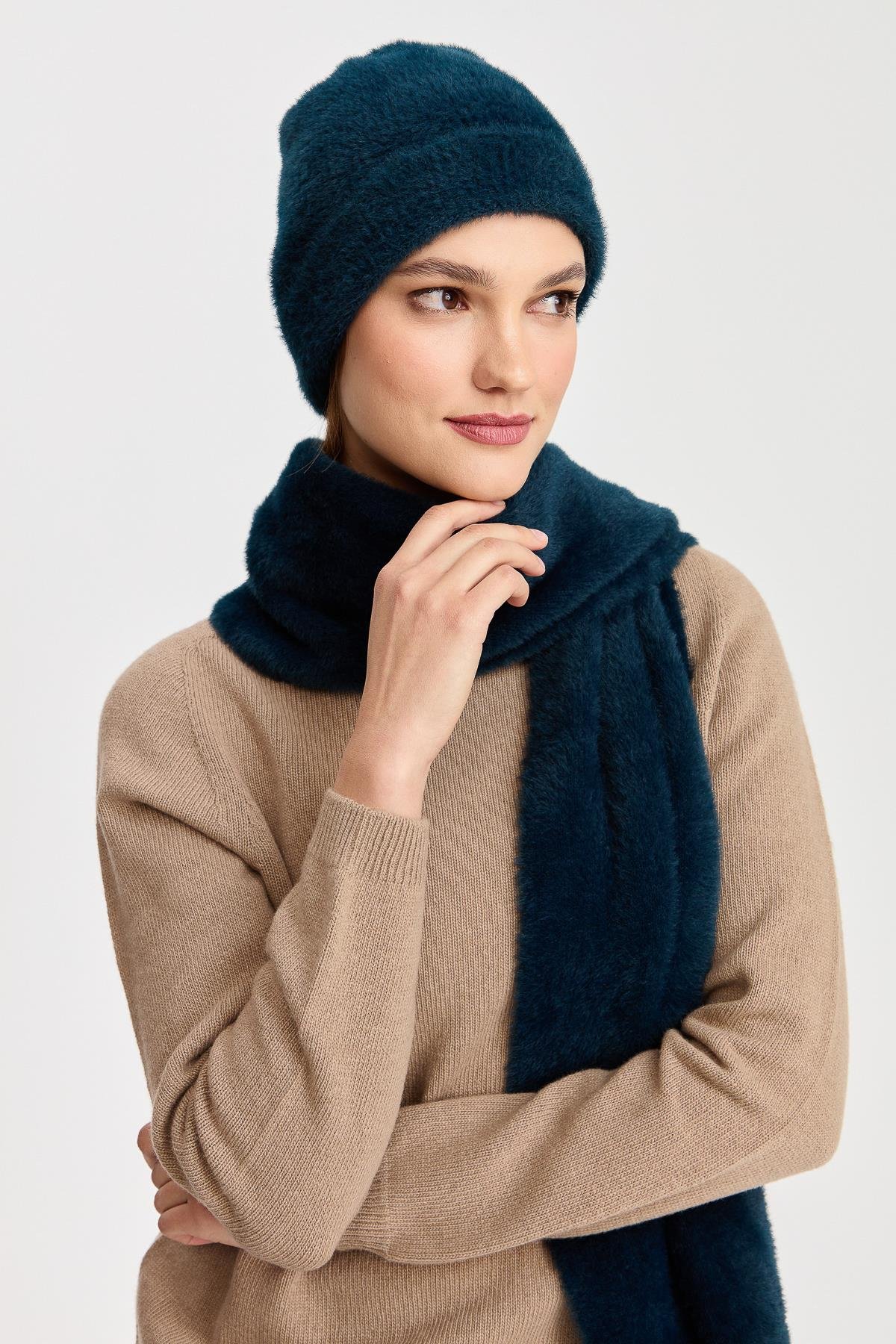 23280Women's Knitwear Beanie