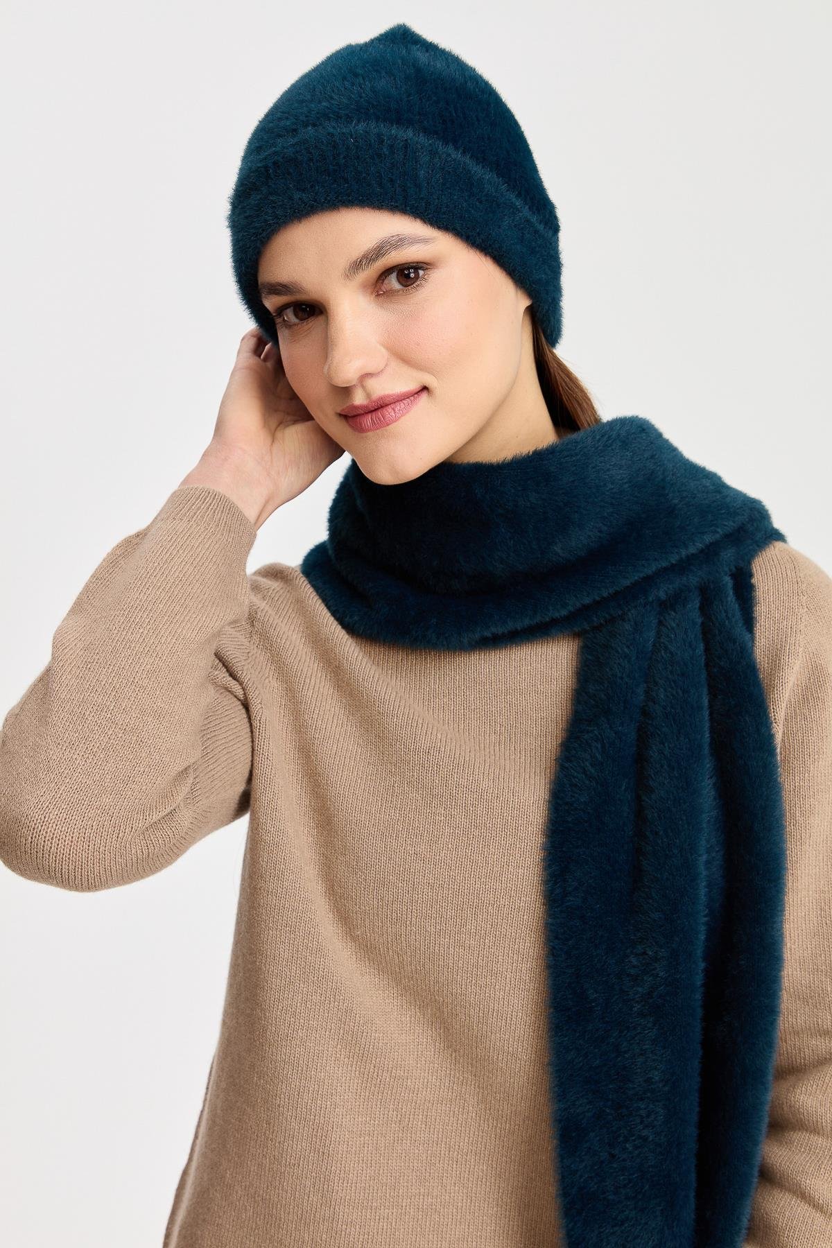 23280Women's Knitwear Beanie