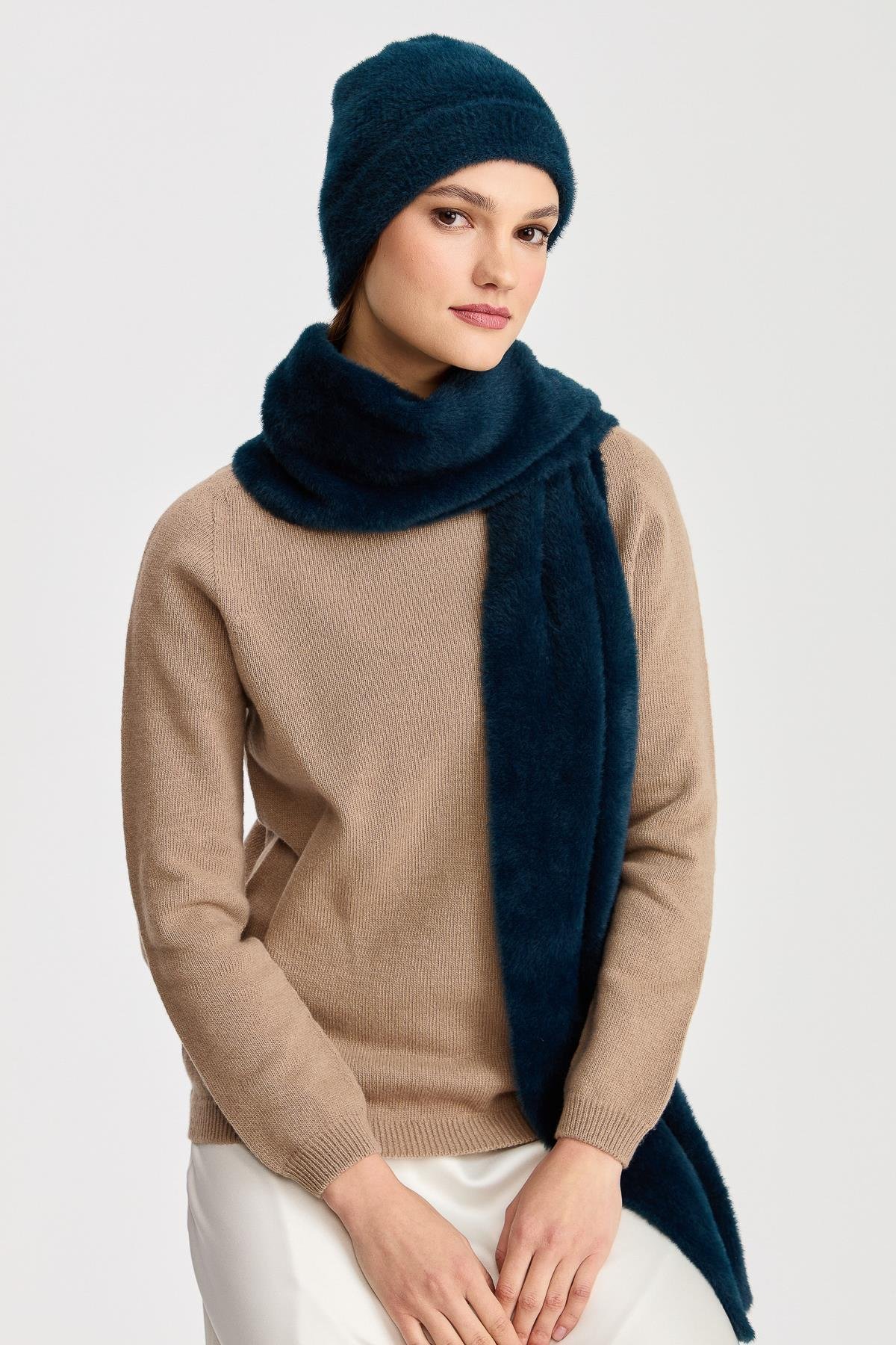 23280Women's Knitwear Beanie