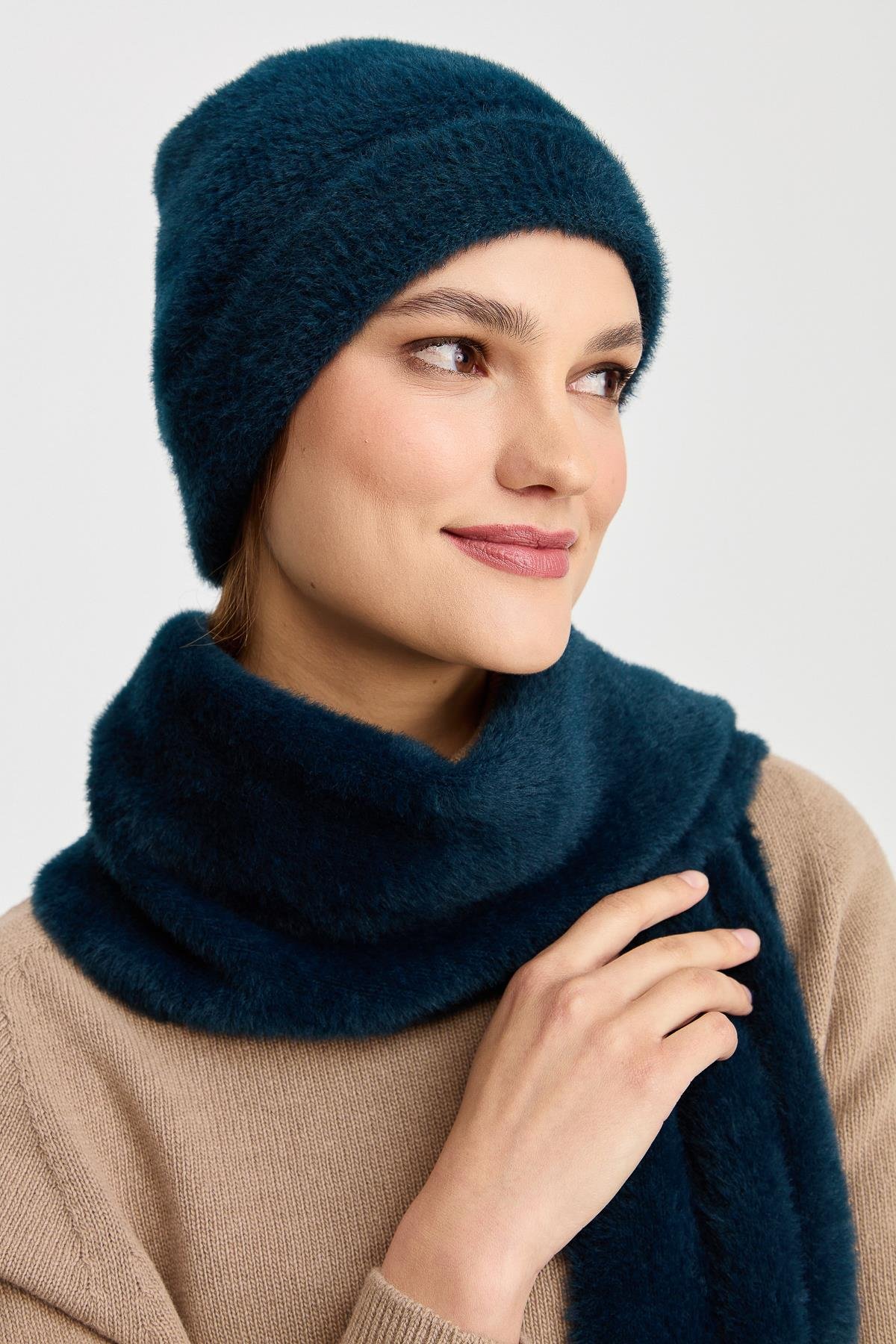 23280Women's Knitwear Beanie