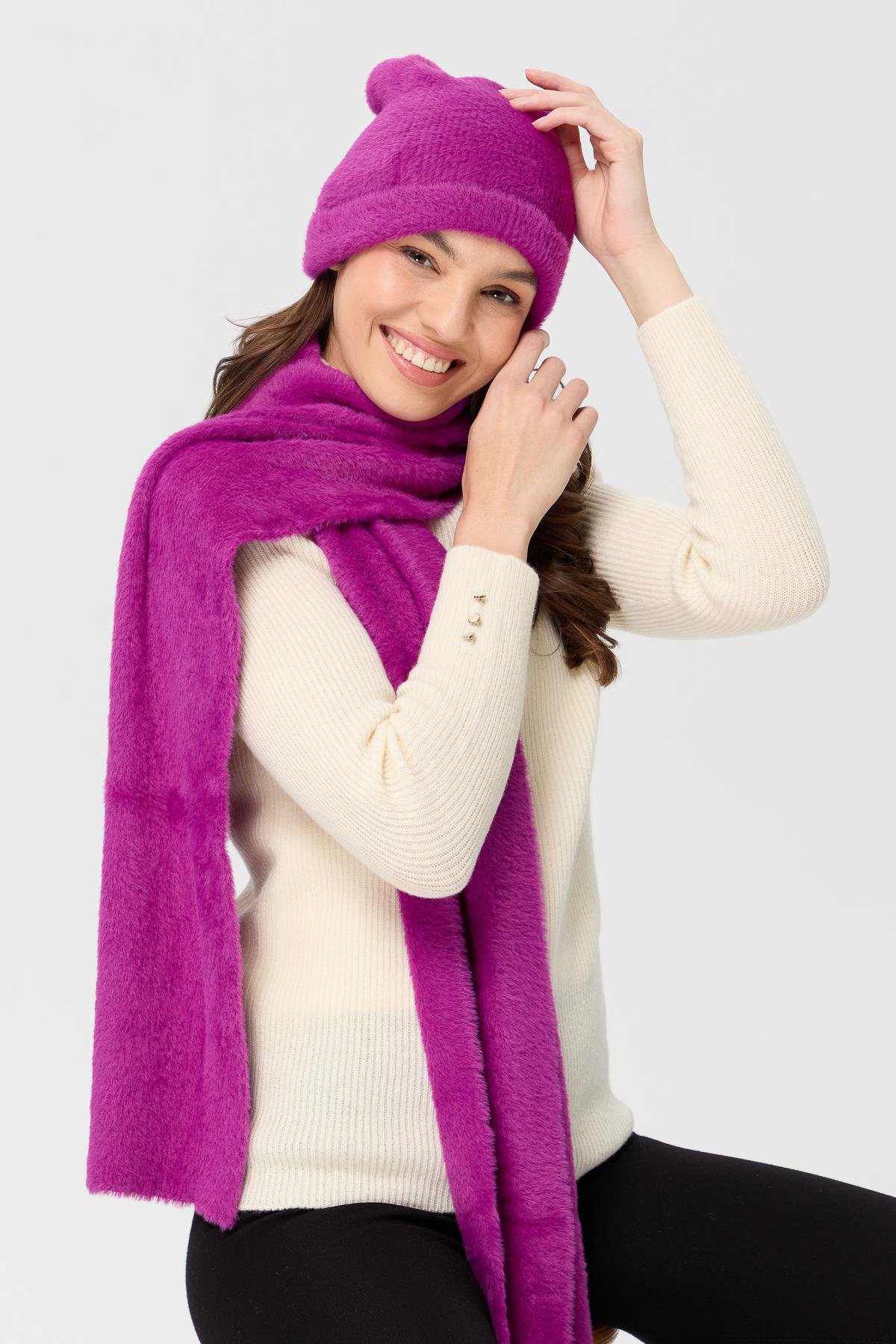 23280Kadın Triko Afrodit Bere Sıklamen