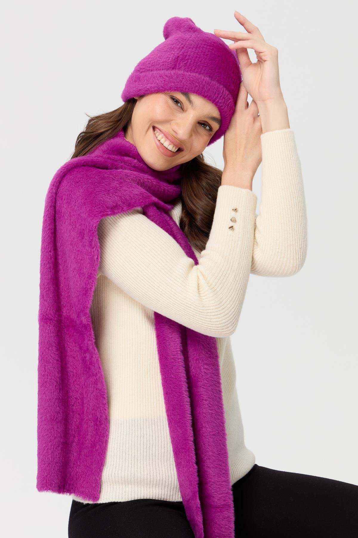 23280Kadın Triko Afrodit Bere Sıklamen