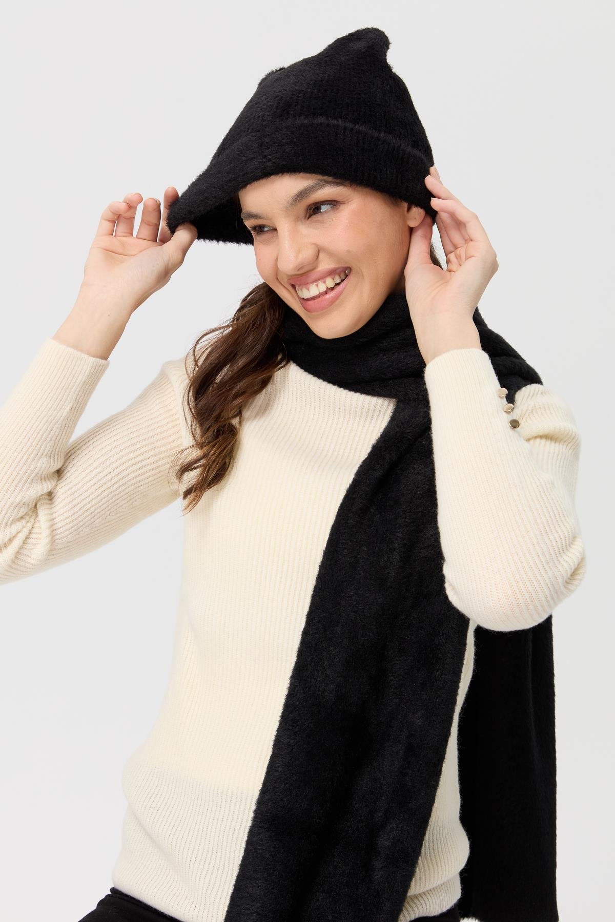 23280Kadın Triko Afrodit Bere Siyah