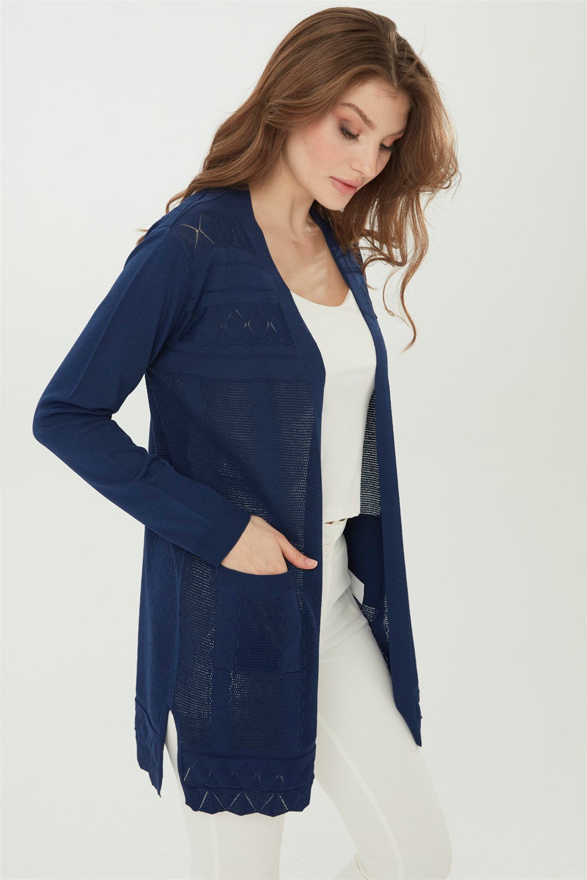 22350Женский удлиненный трикотажный кардиган темно синего цвета