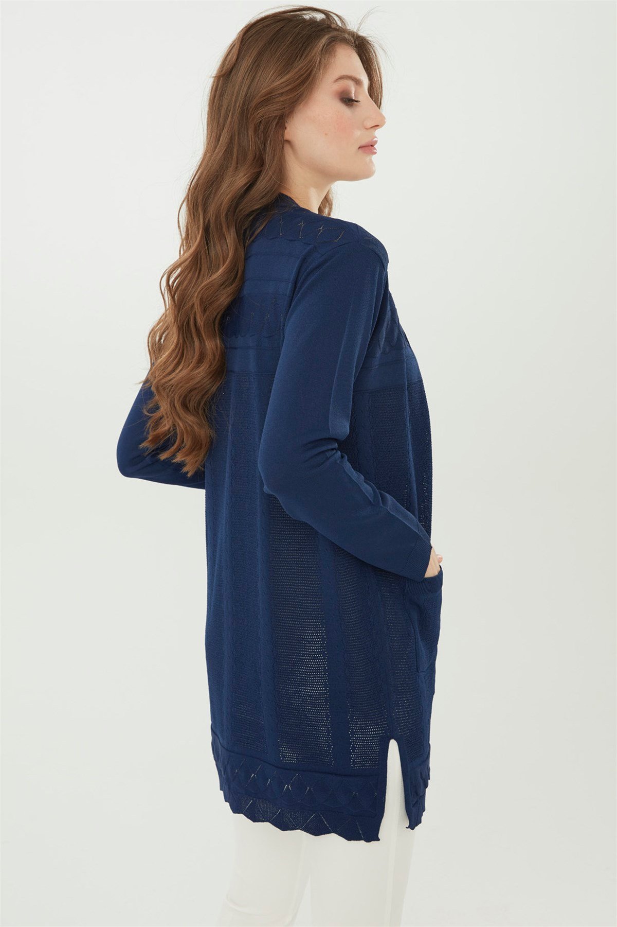 22350Женский удлиненный трикотажный кардиган темно синего цвета