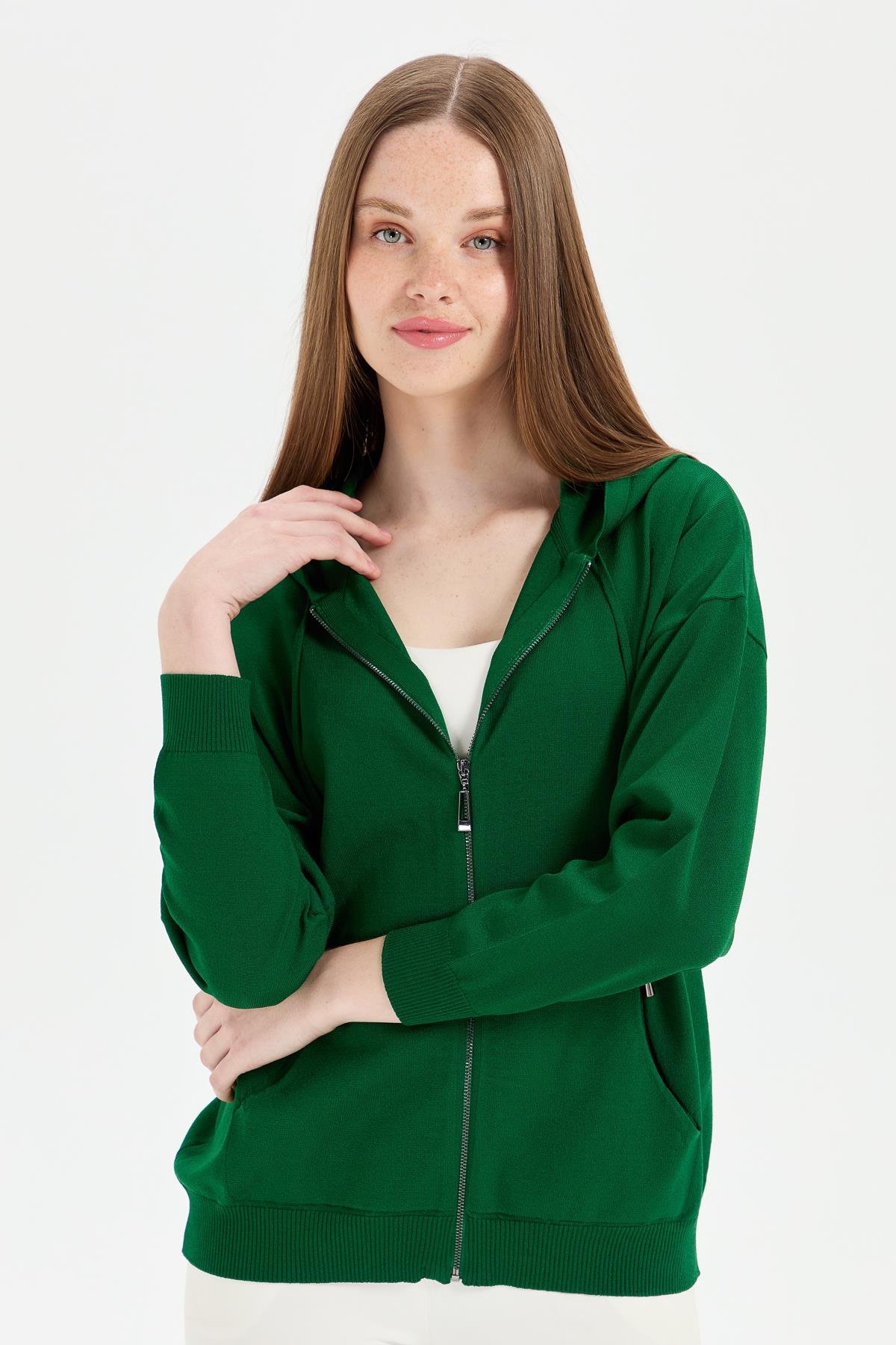 22351Женский удлиненный трикотажный летний кардиган с капюшоном зеленый