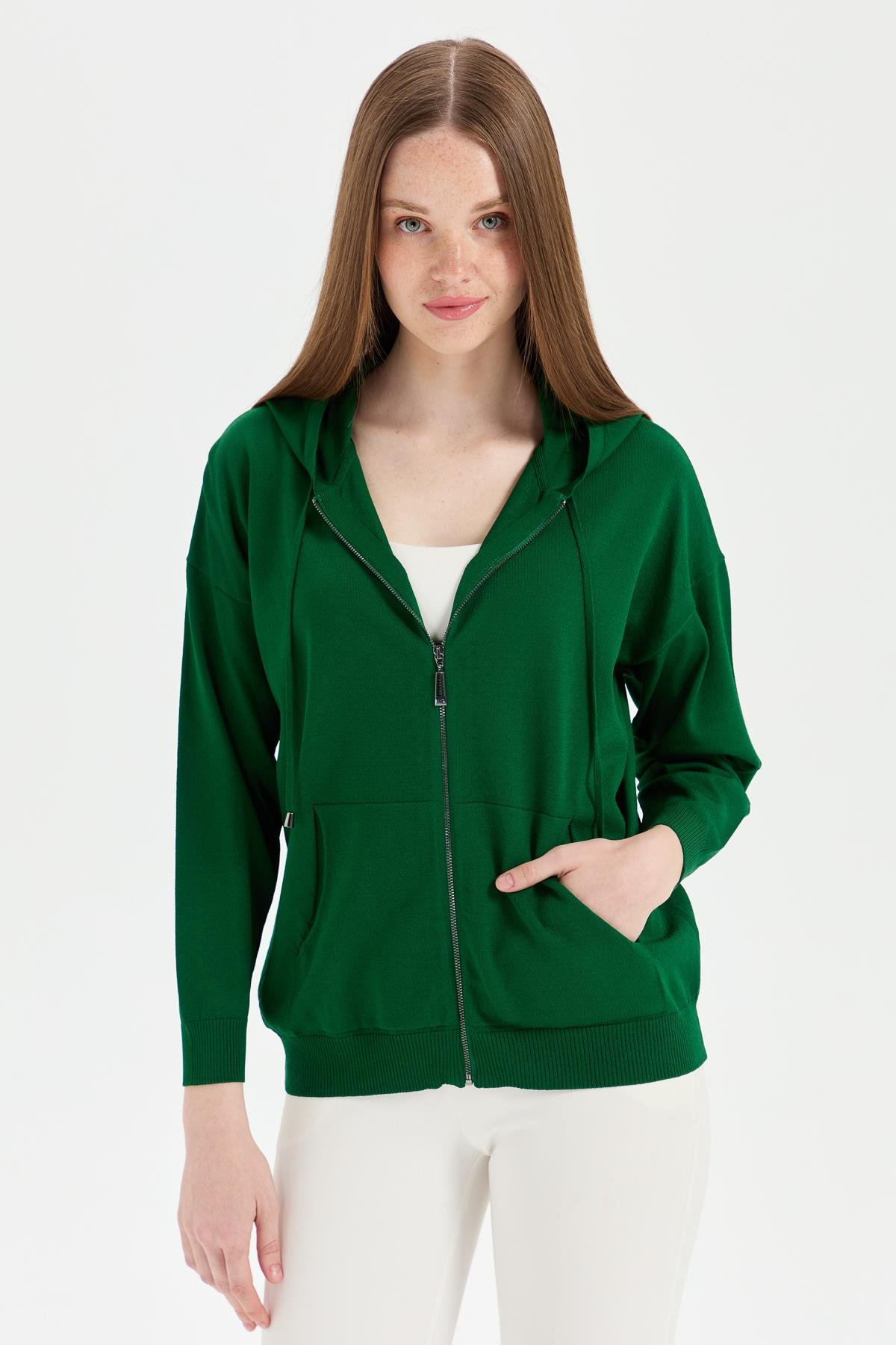 22351Женский удлиненный трикотажный летний кардиган с капюшоном зеленый