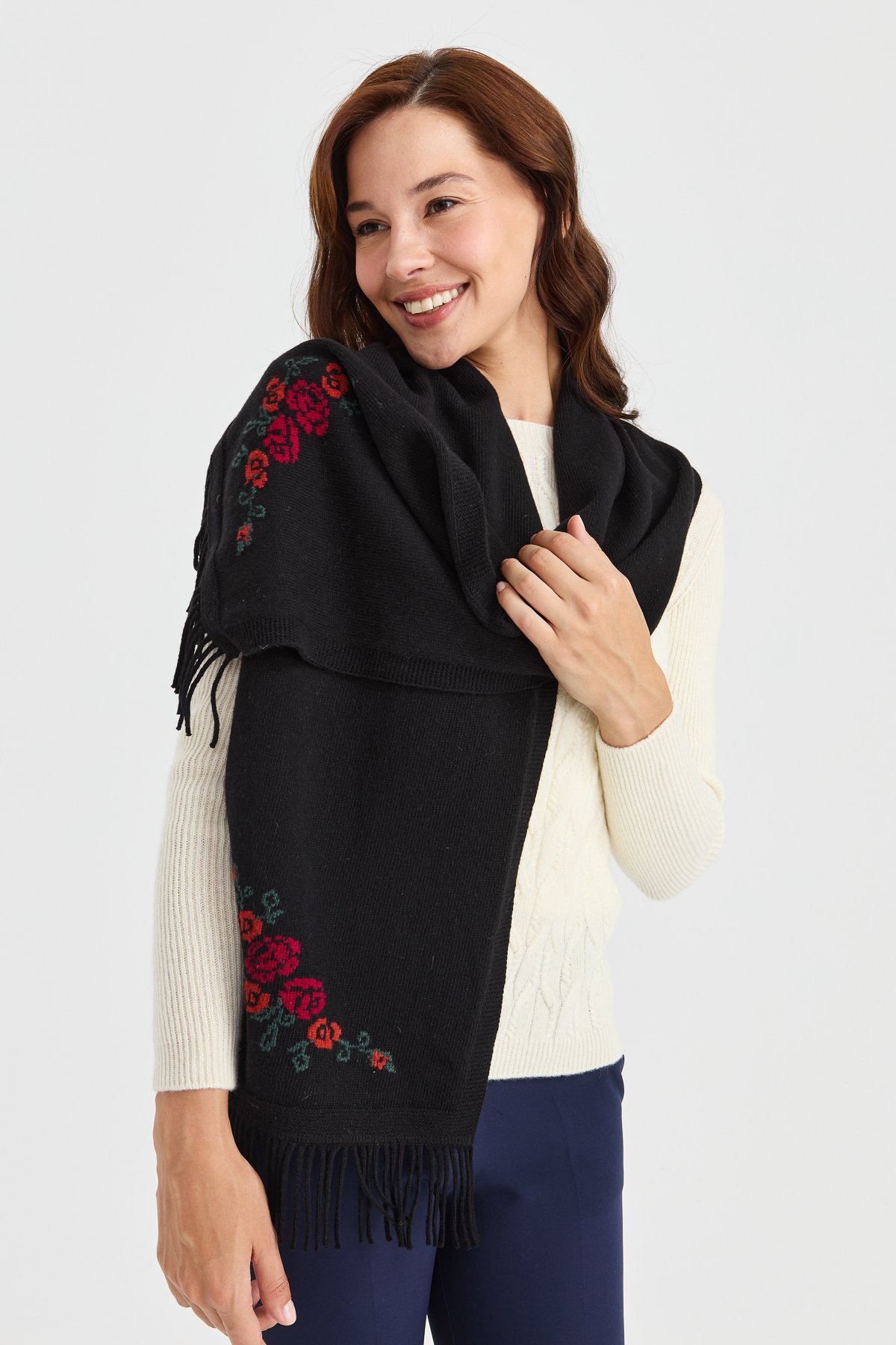 23223Kadın Triko Kenarı Çiçekli Yün Kaşkol Siyah
