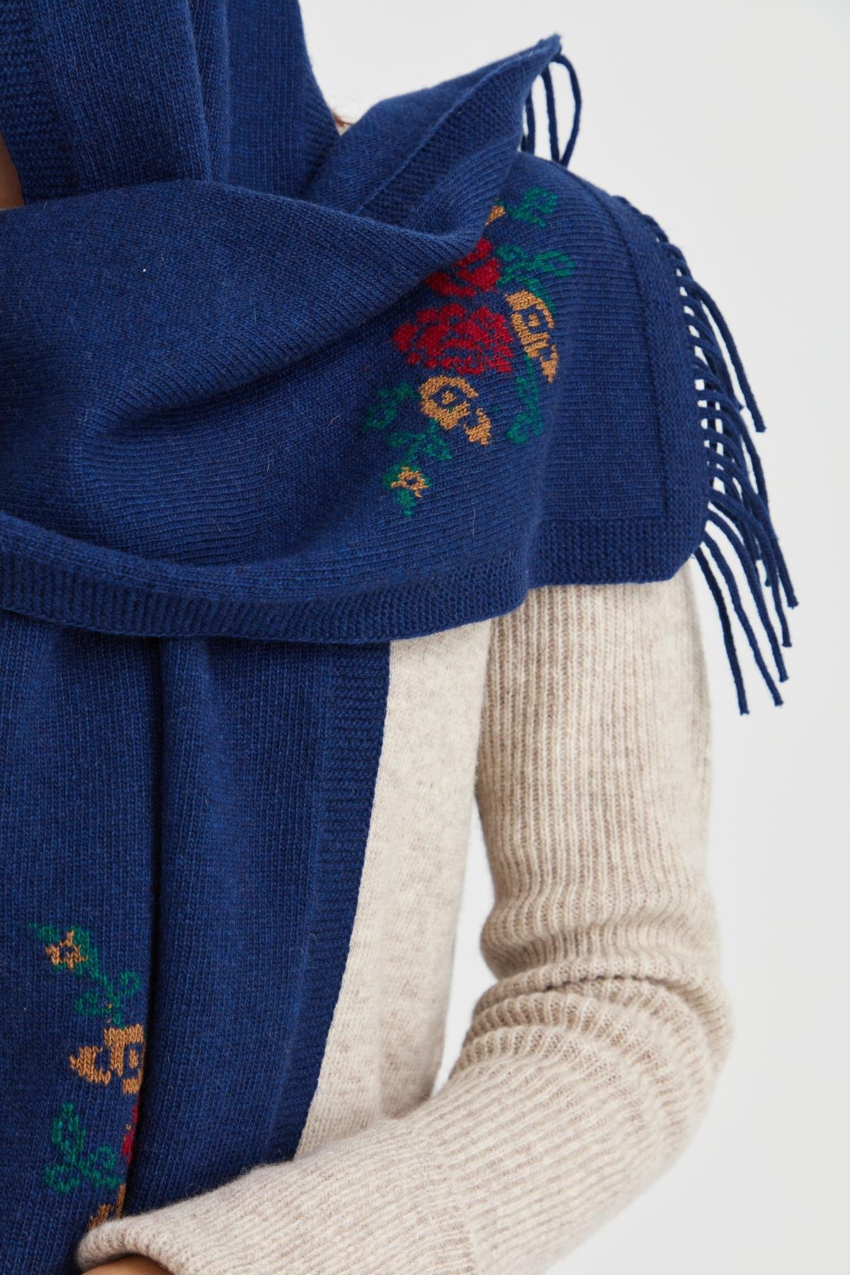 23223Kadın Triko Kenarı Çiçekli Yün Kaşkol İndigo