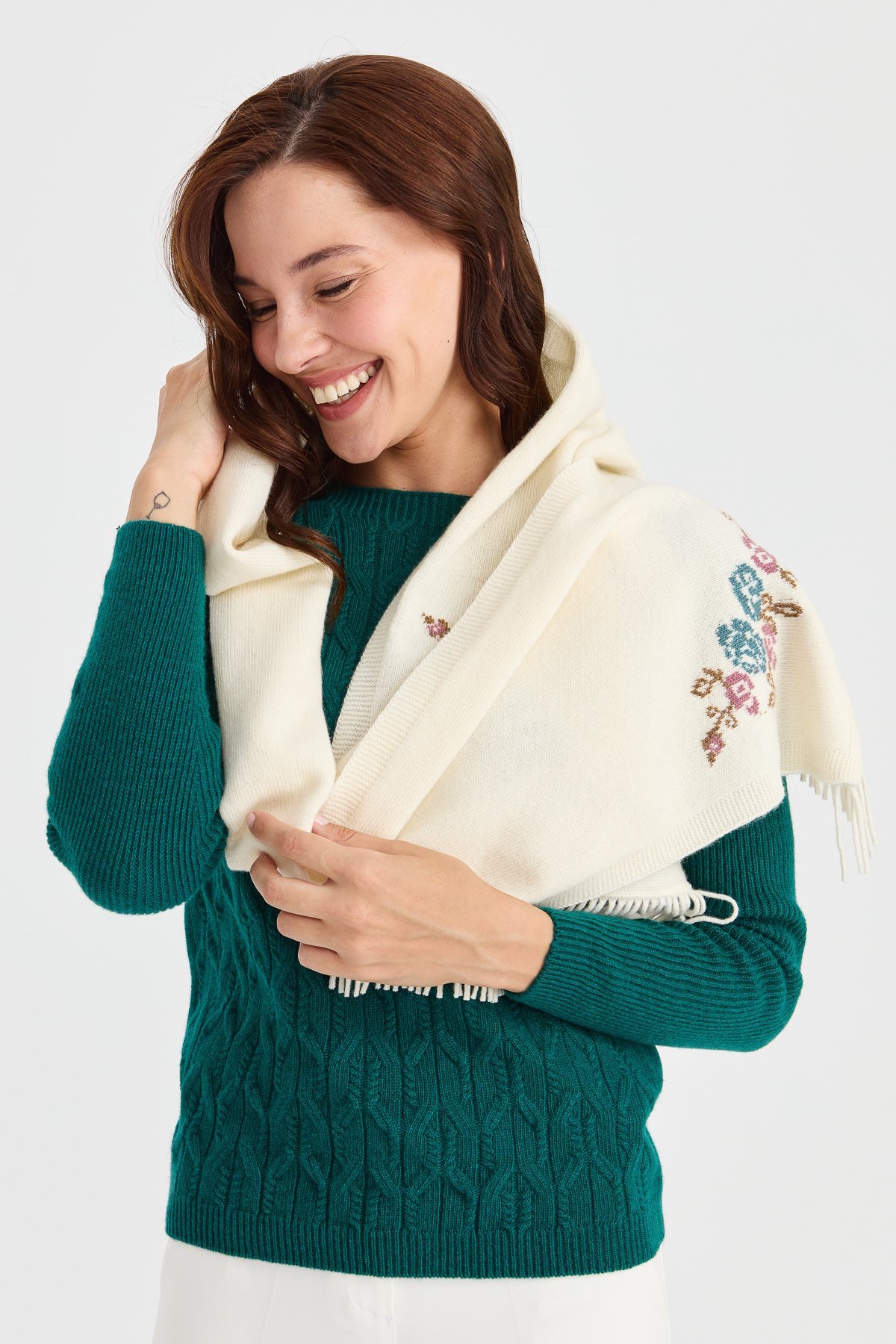 23223Kadın Triko Kenarı Çiçekli Yün Kaşkol Kemik