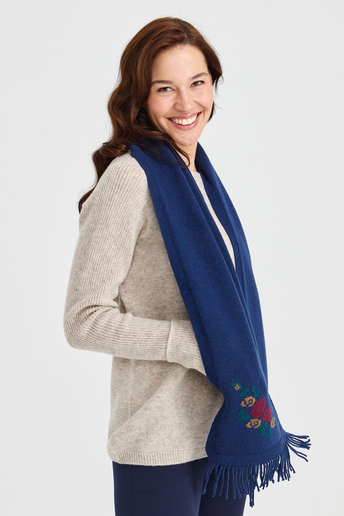 23223Kadın Triko Kenarı Çiçekli Yün Kaşkol İndigo