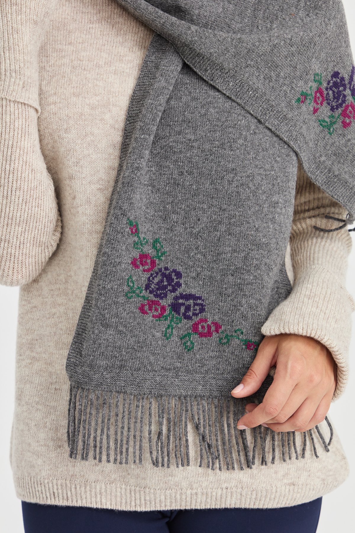 23223Kadın Triko Kenarı Çiçekli Yün Kaşkol Füme