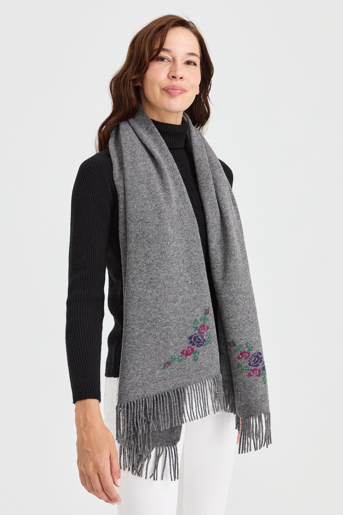 23224Kadın Triko Kenarı Çiçekli Yün Şal Füme