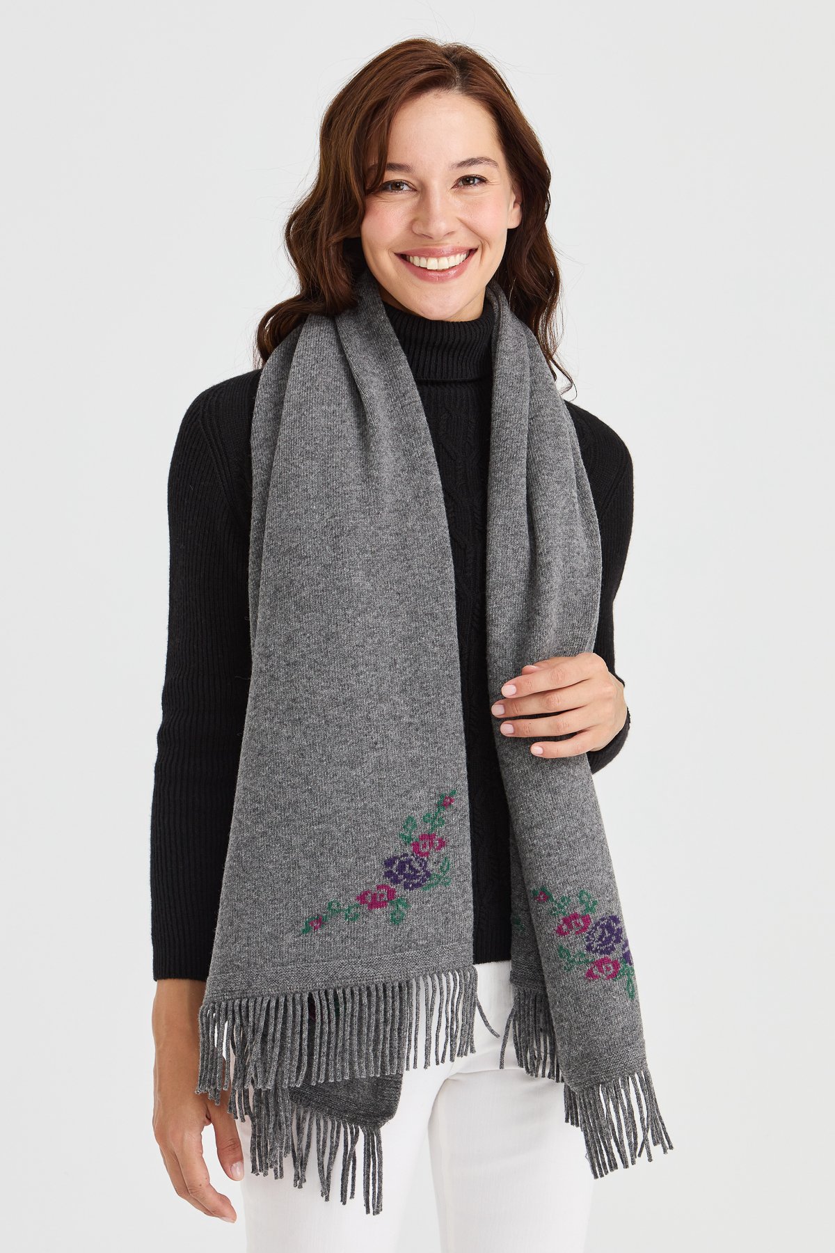 23224Kadın Triko Kenarı Çiçekli Yün Şal Füme